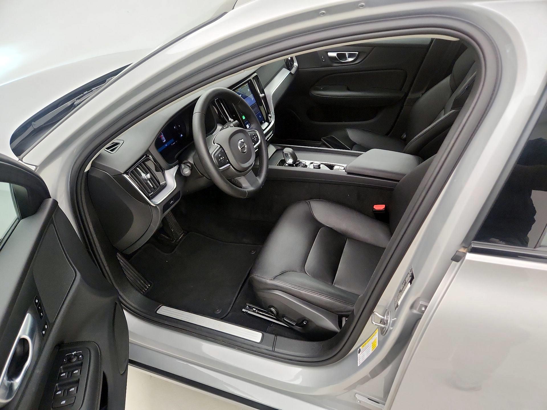 Thumbnail: 2025 Volvo S60 - 11