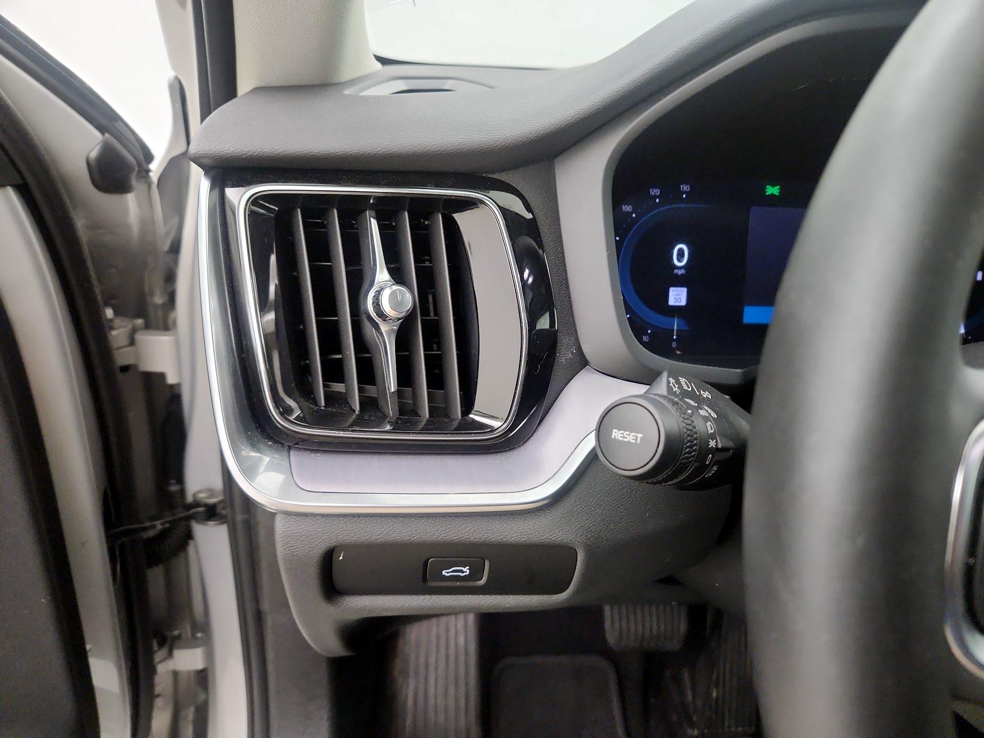 Thumbnail: 2025 Volvo S60 - 13