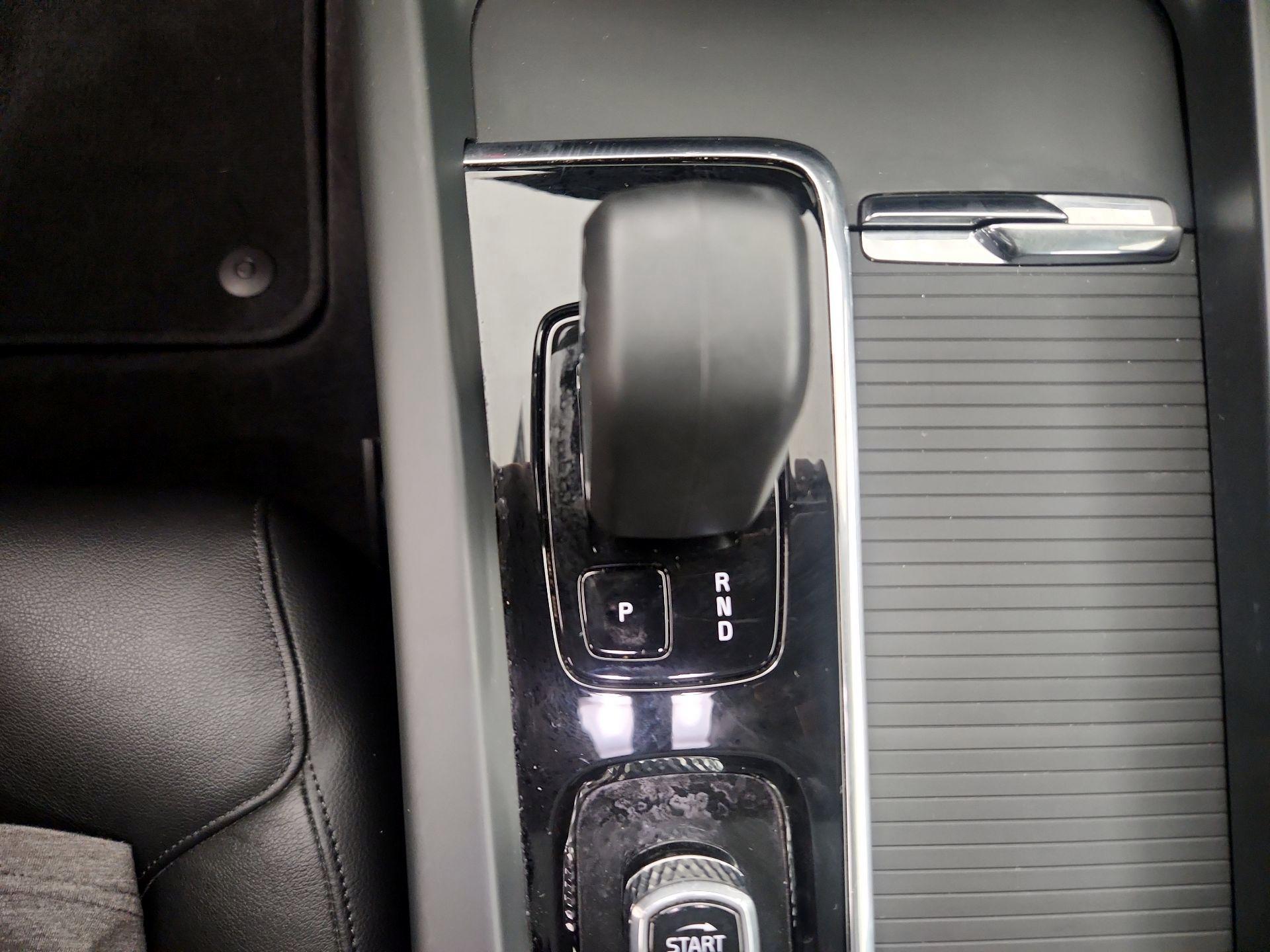 Thumbnail: 2025 Volvo S60 - 17