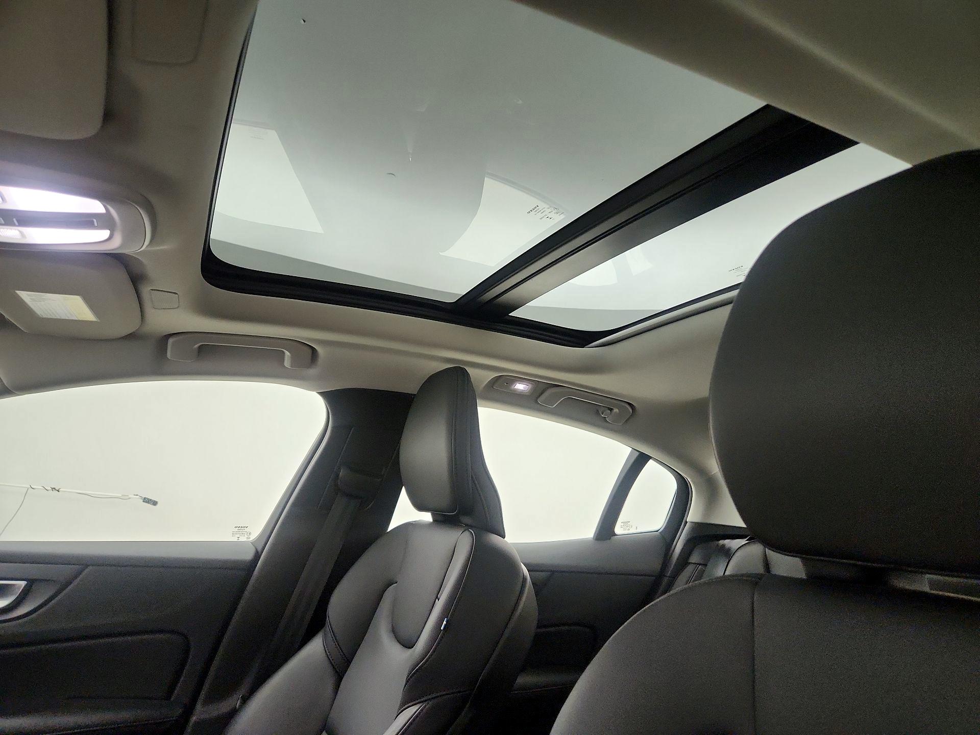 Thumbnail: 2025 Volvo S60 - 19