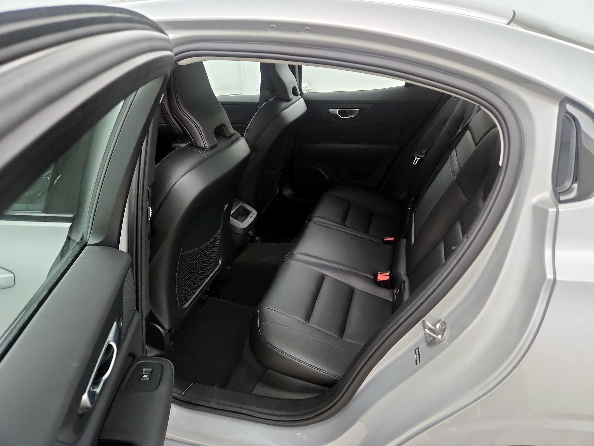 Thumbnail: 2025 Volvo S60 - 20