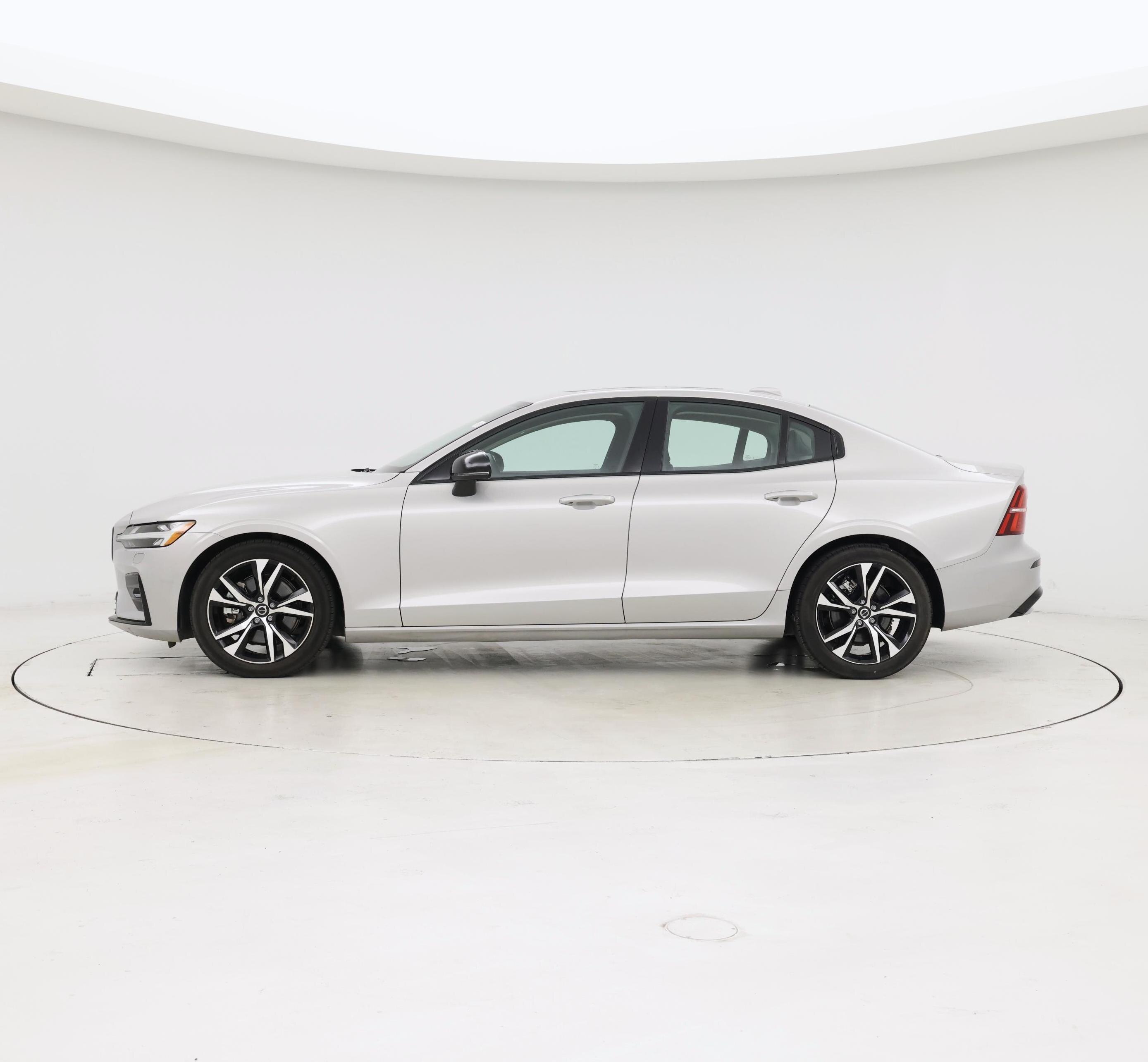 Thumbnail: 2025 Volvo S60 - 3