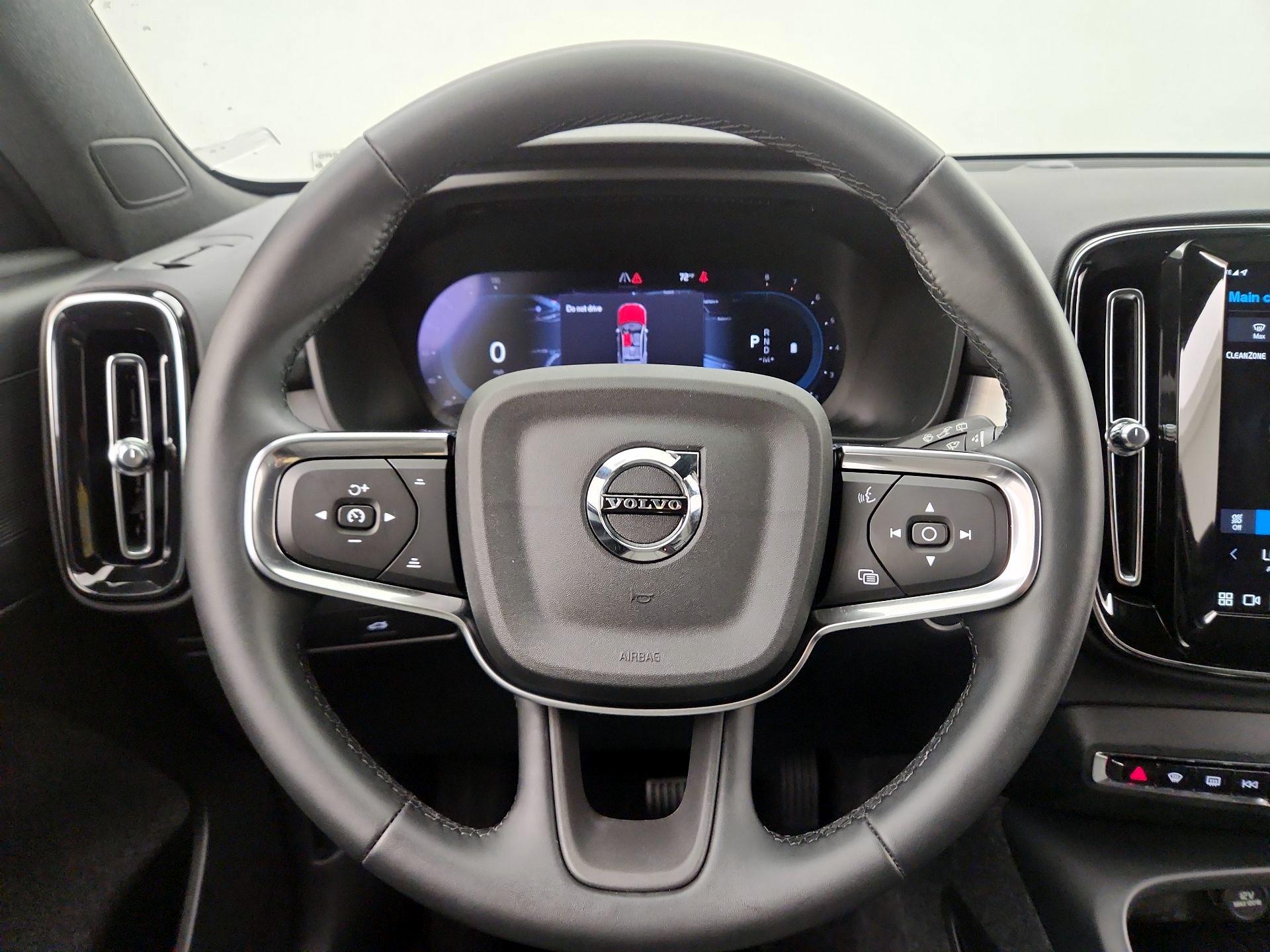 Thumbnail: 2025 Volvo XC40 - 10