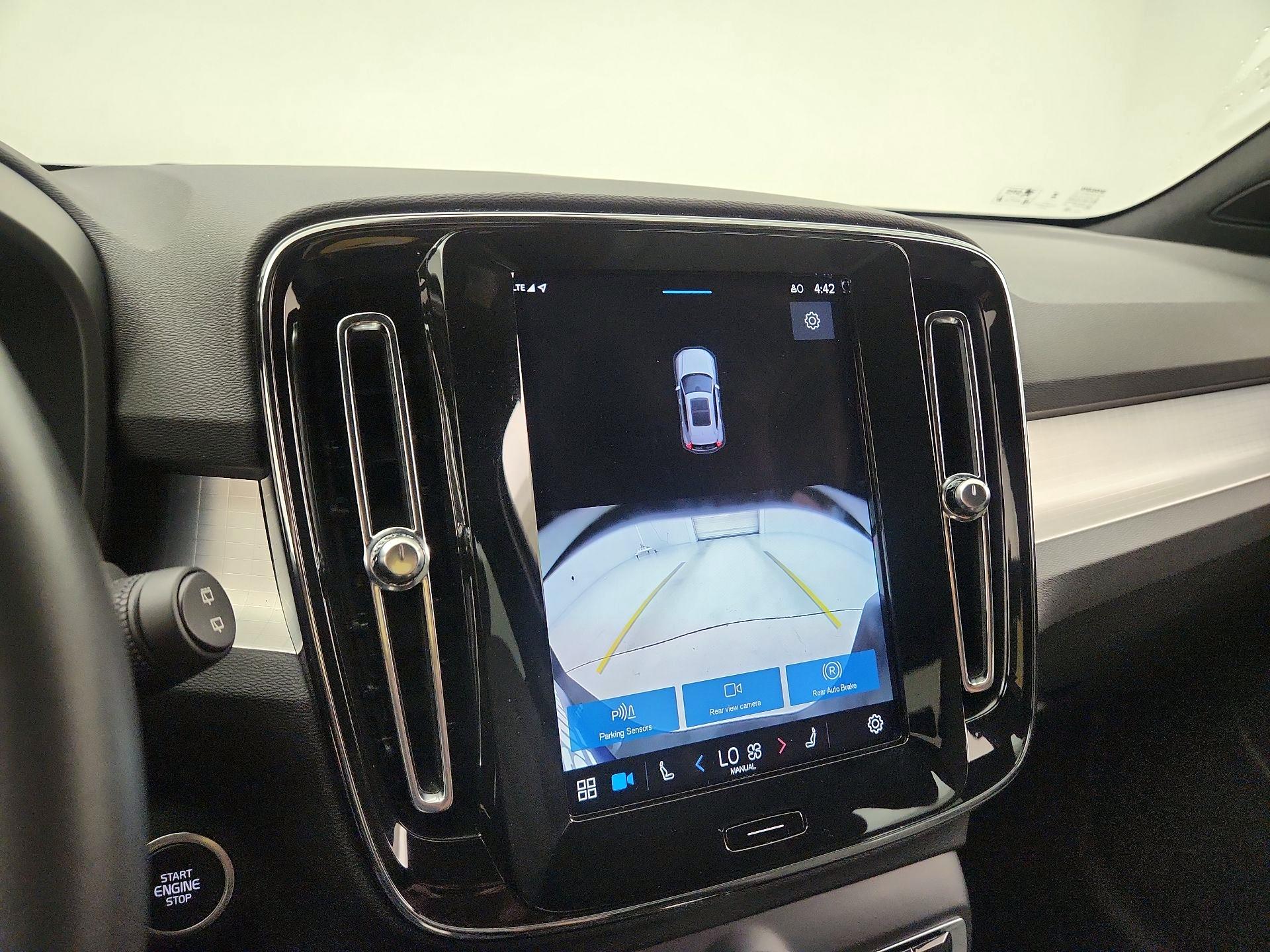 Thumbnail: 2025 Volvo XC40 - 14