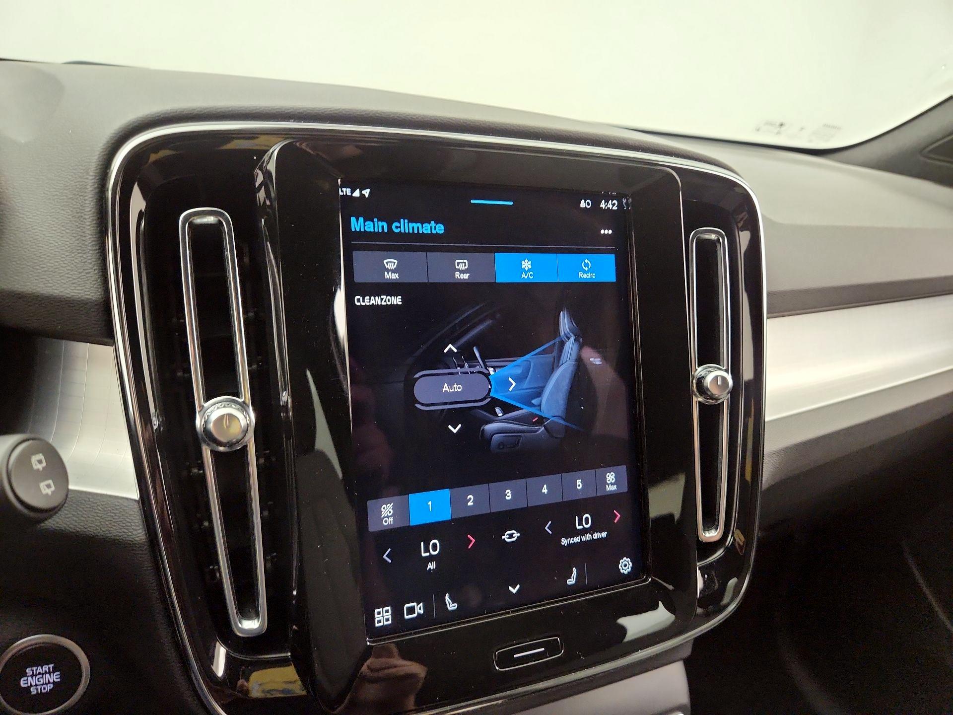 Thumbnail: 2025 Volvo XC40 - 15