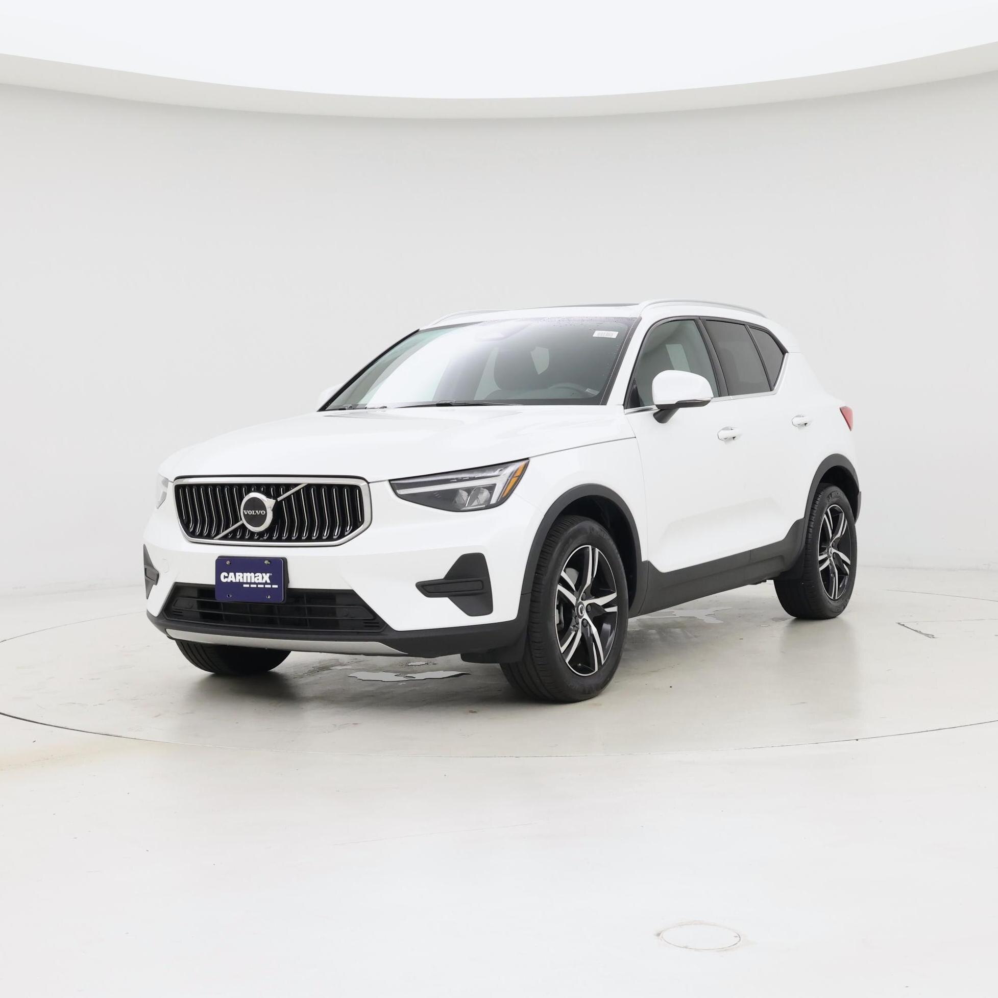 Thumbnail: 2025 Volvo XC40 - 4