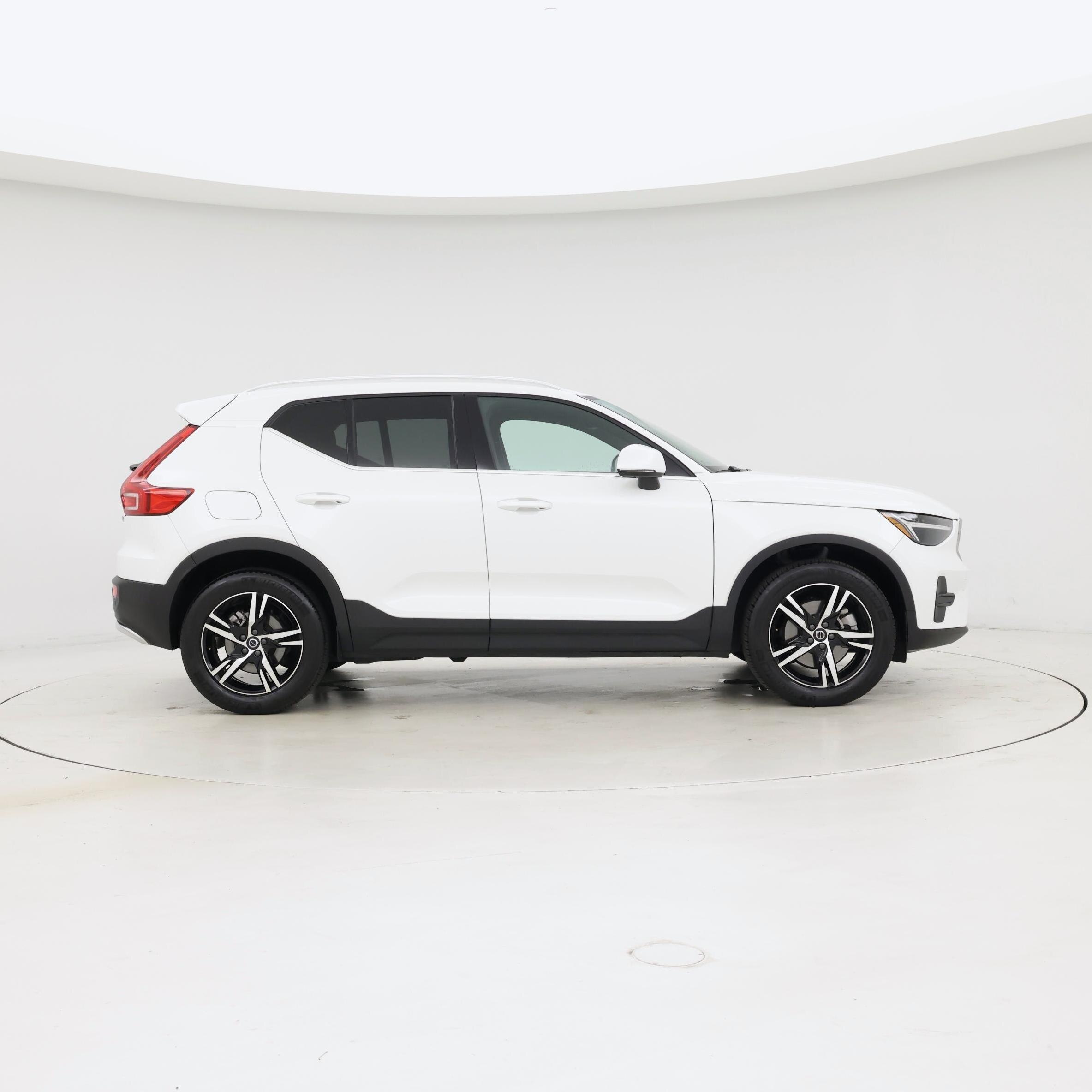 Thumbnail: 2025 Volvo XC40 - 7