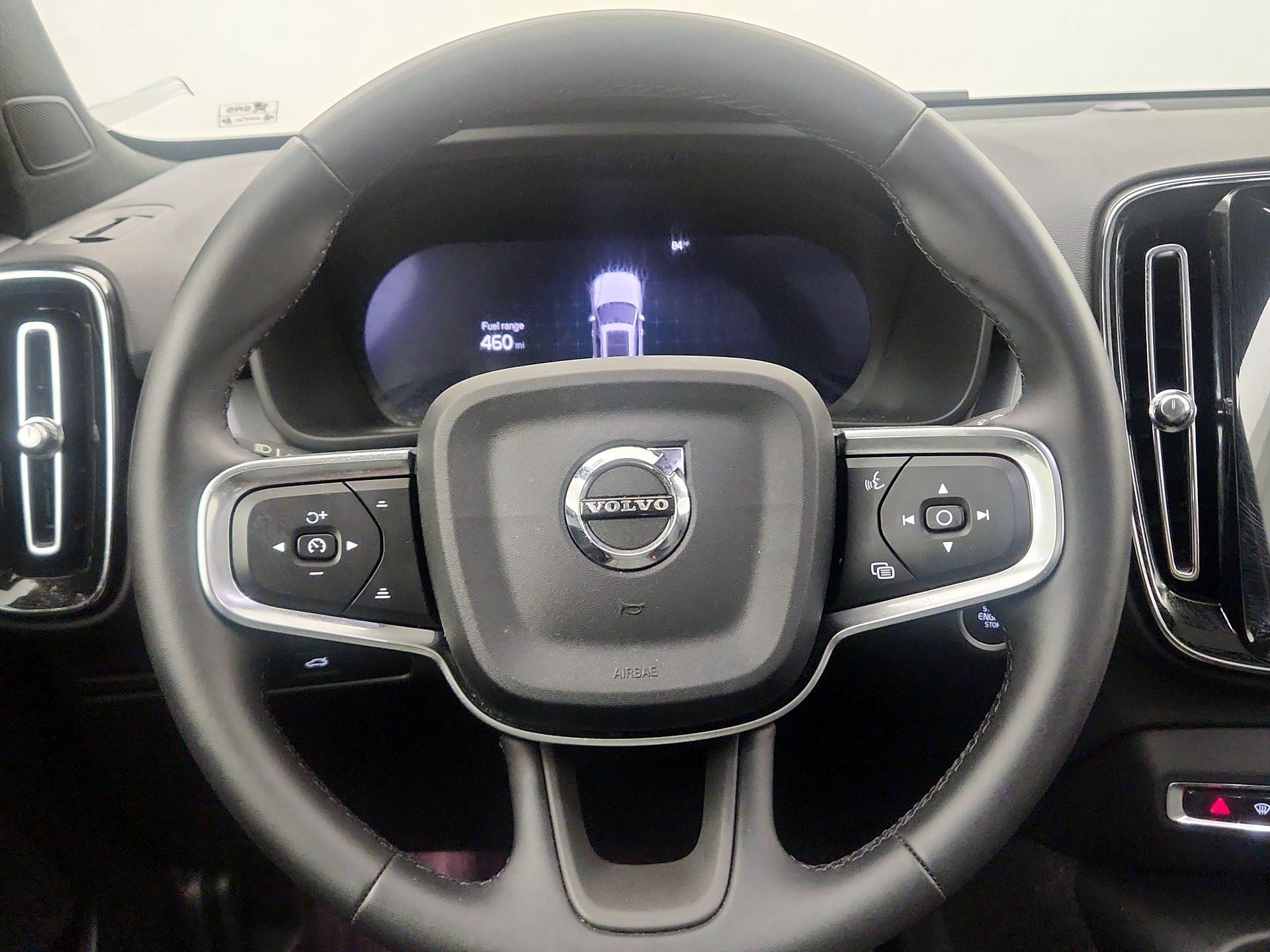 Thumbnail: 2025 Volvo XC40 - 10