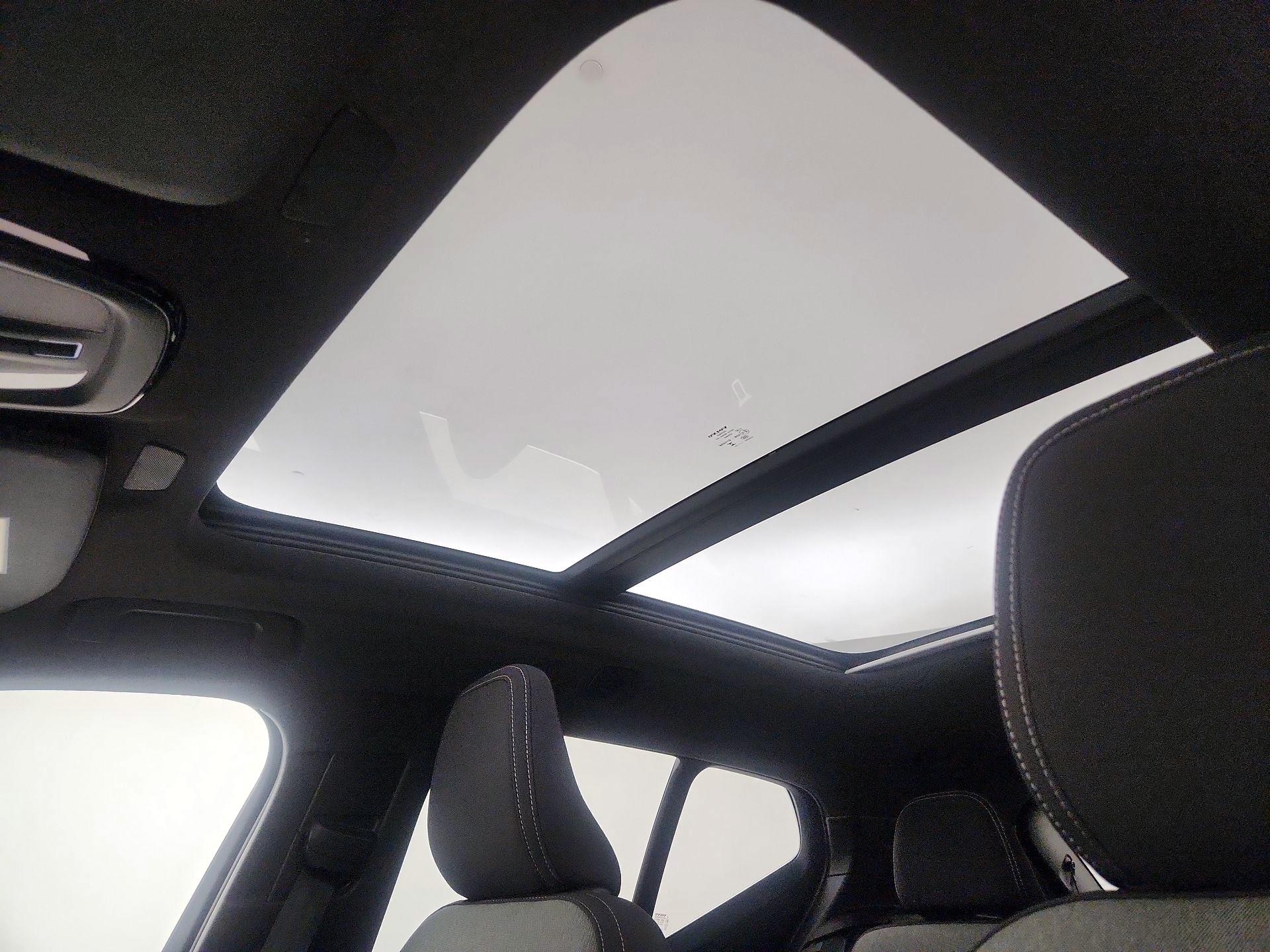 Thumbnail: 2025 Volvo XC40 - 19