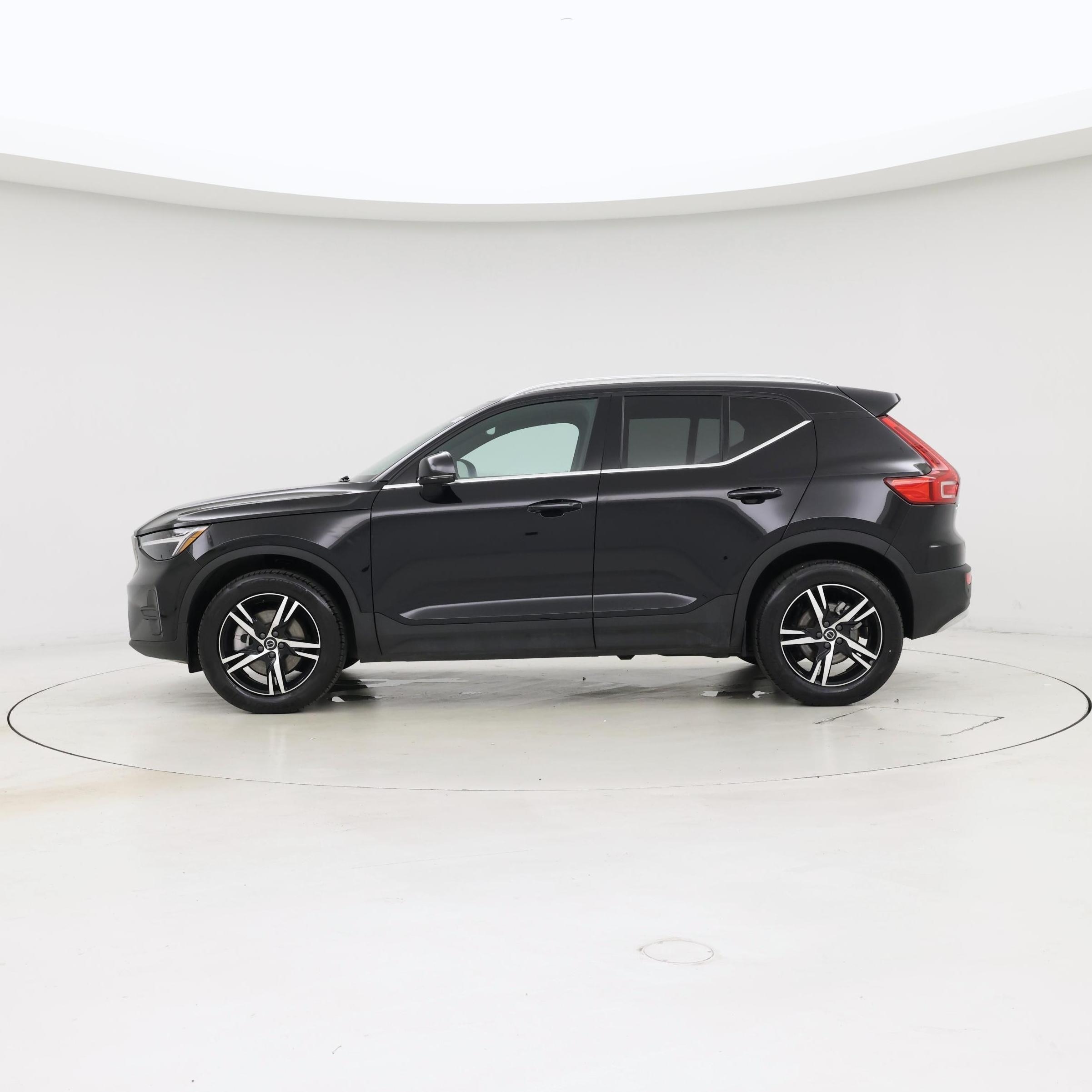 Thumbnail: 2025 Volvo XC40 - 3