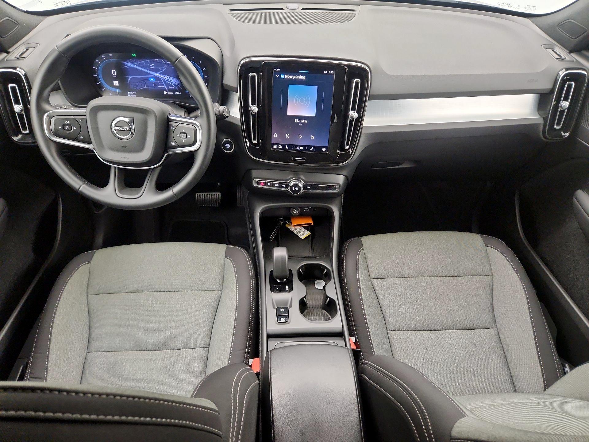 Thumbnail: 2025 Volvo XC40 - 9