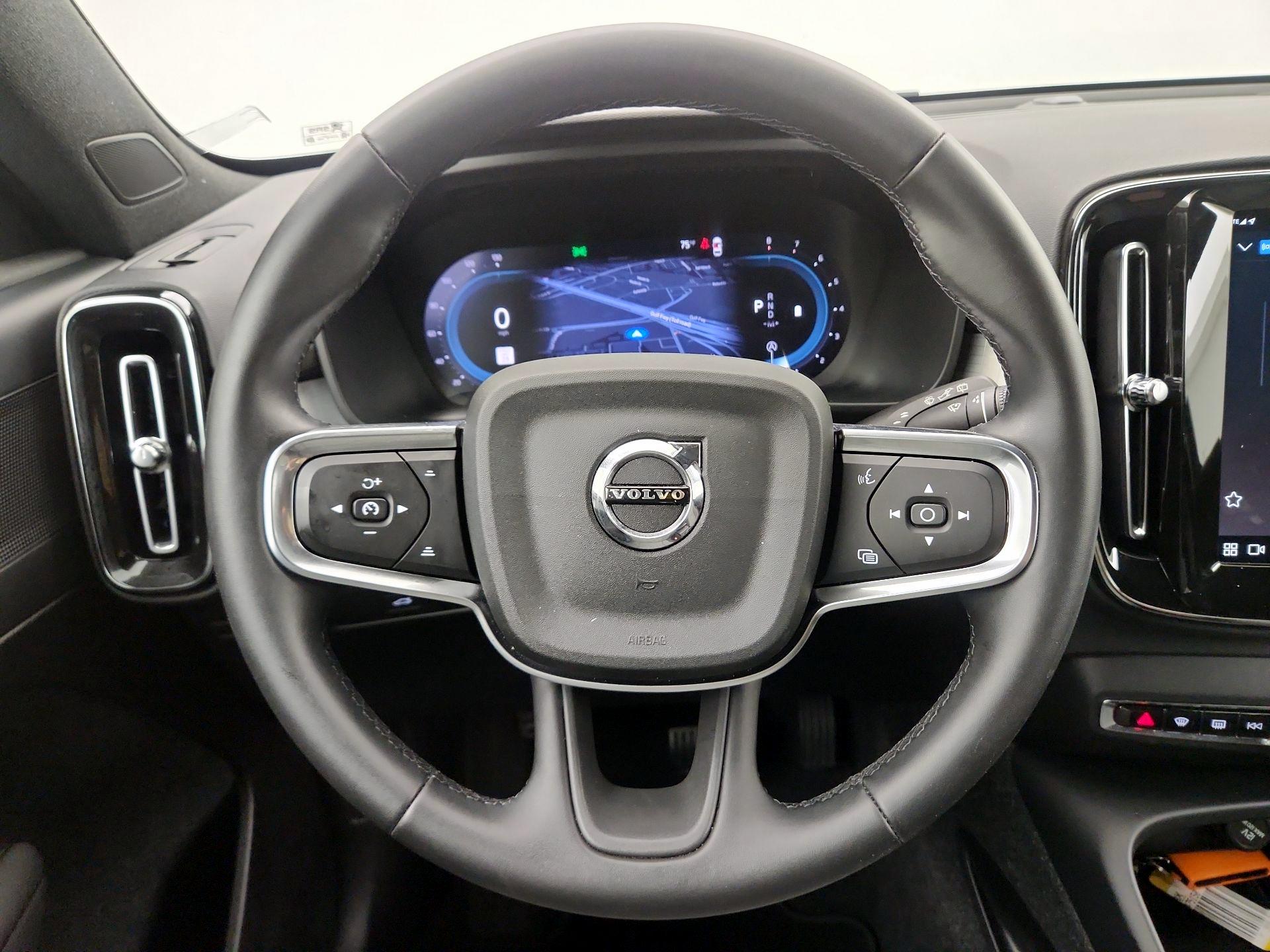 Thumbnail: 2025 Volvo XC40 - 10