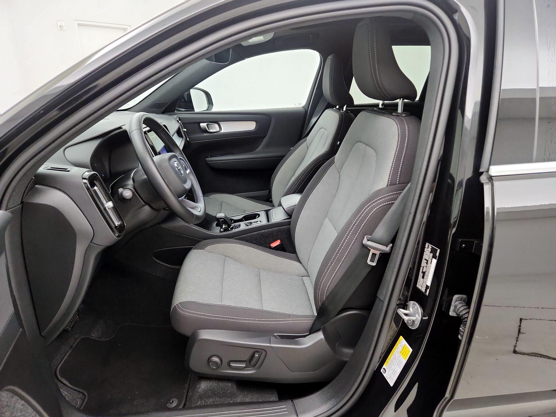 Thumbnail: 2025 Volvo XC40 - 11