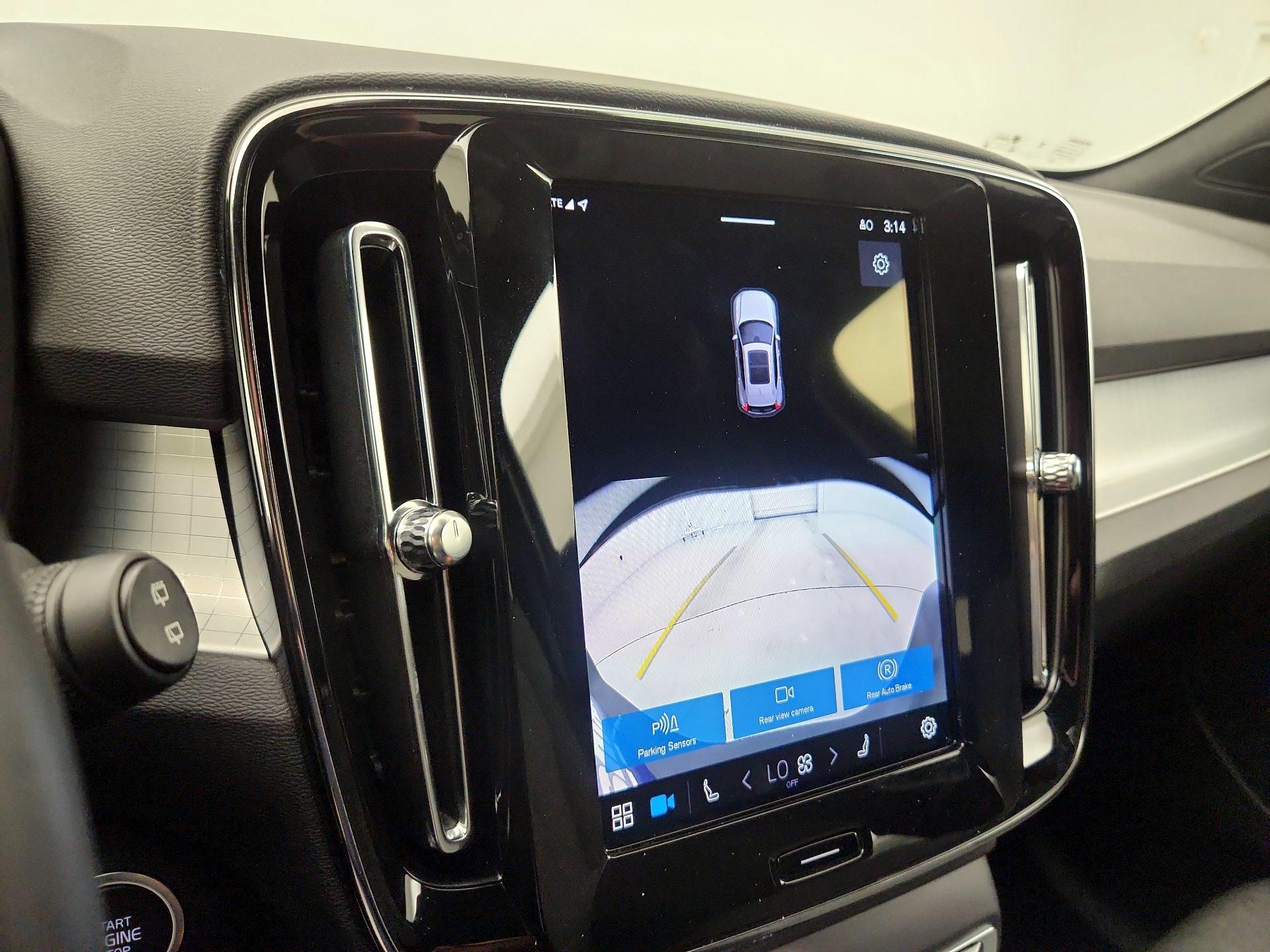 Thumbnail: 2025 Volvo XC40 - 13