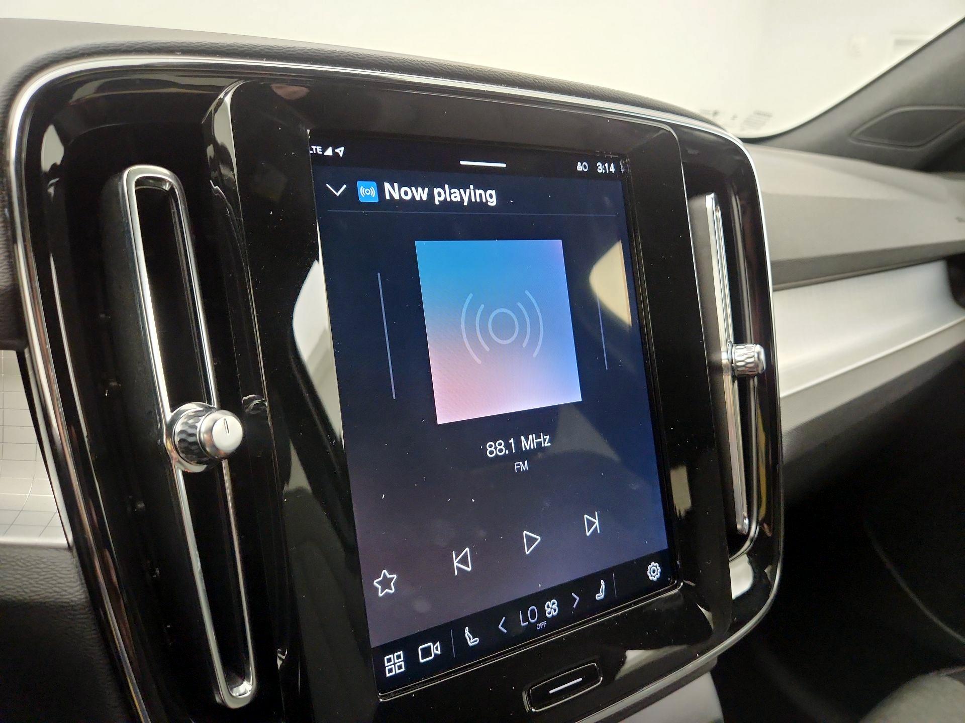 Thumbnail: 2025 Volvo XC40 - 14