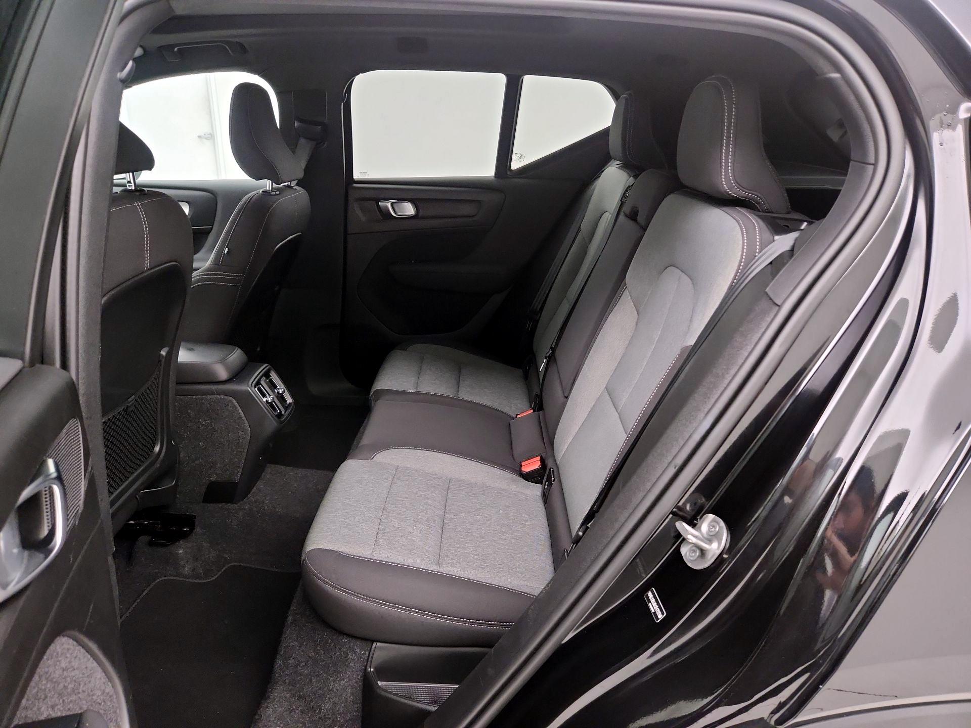 Thumbnail: 2025 Volvo XC40 - 17