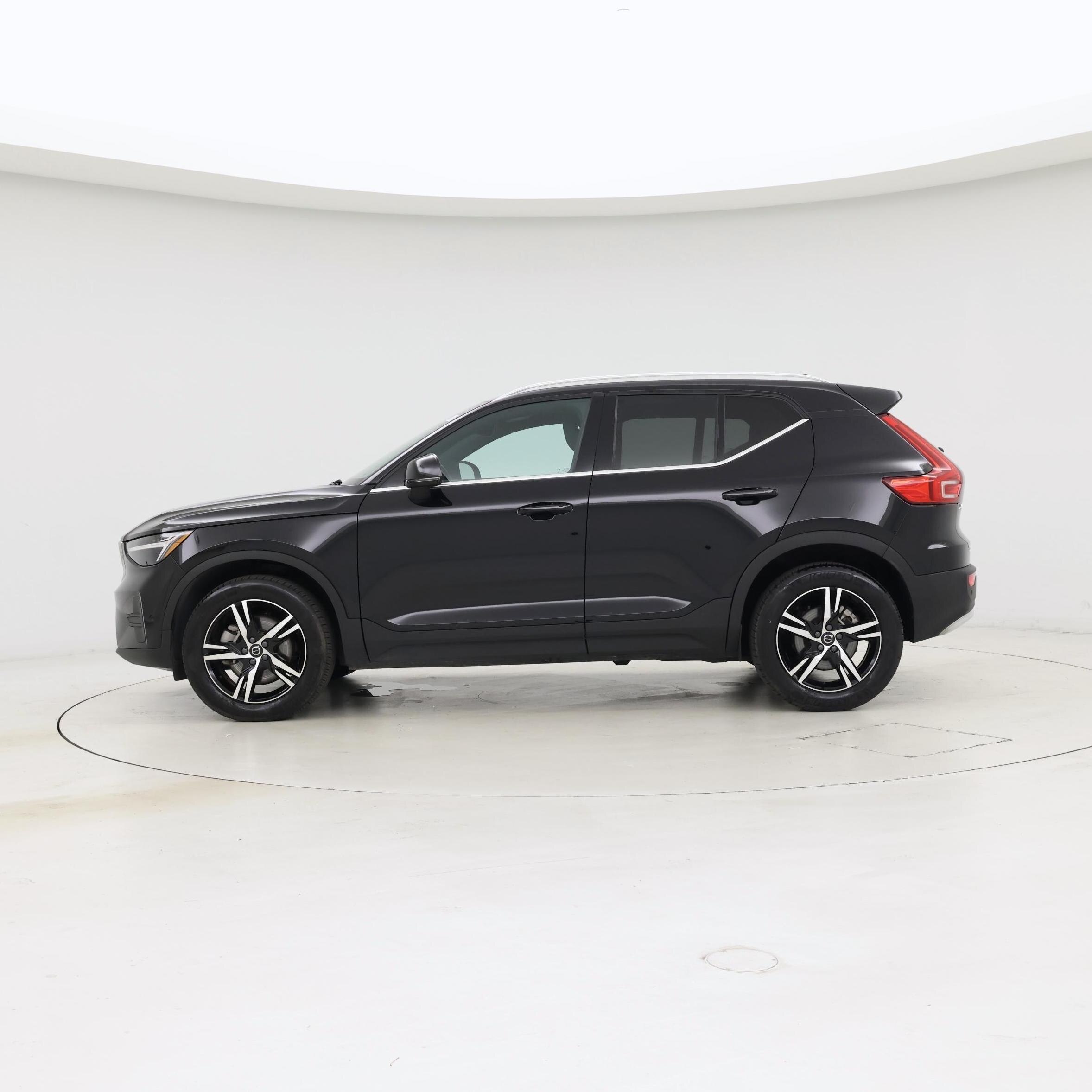 Thumbnail: 2025 Volvo XC40 - 3