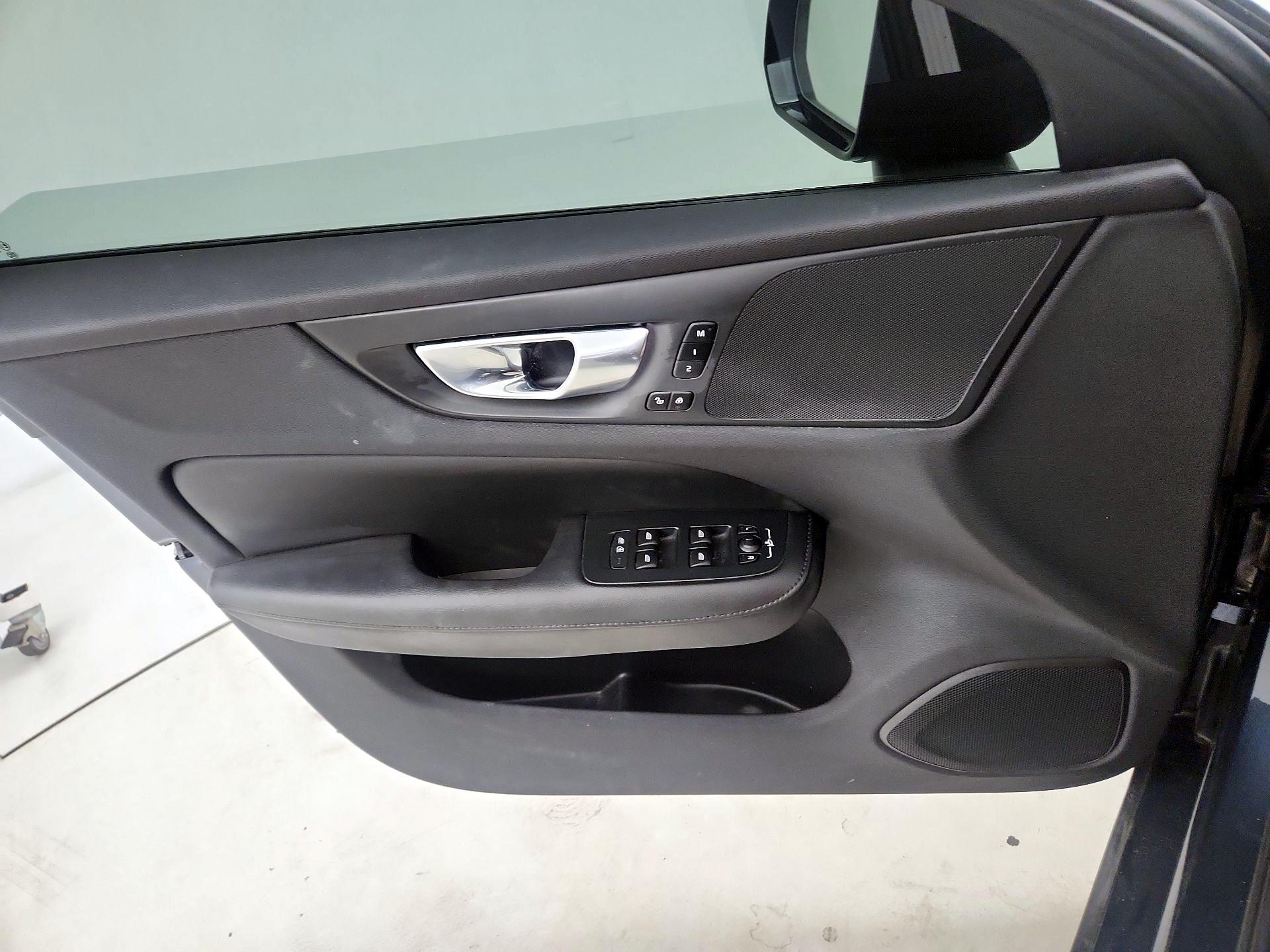 Thumbnail: 2023 Volvo S60 - 12