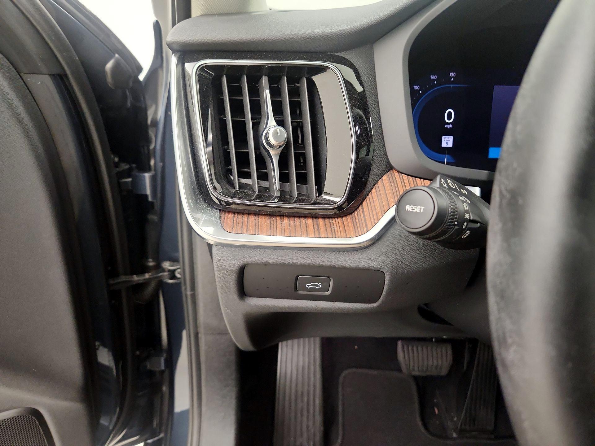 Thumbnail: 2023 Volvo S60 - 13