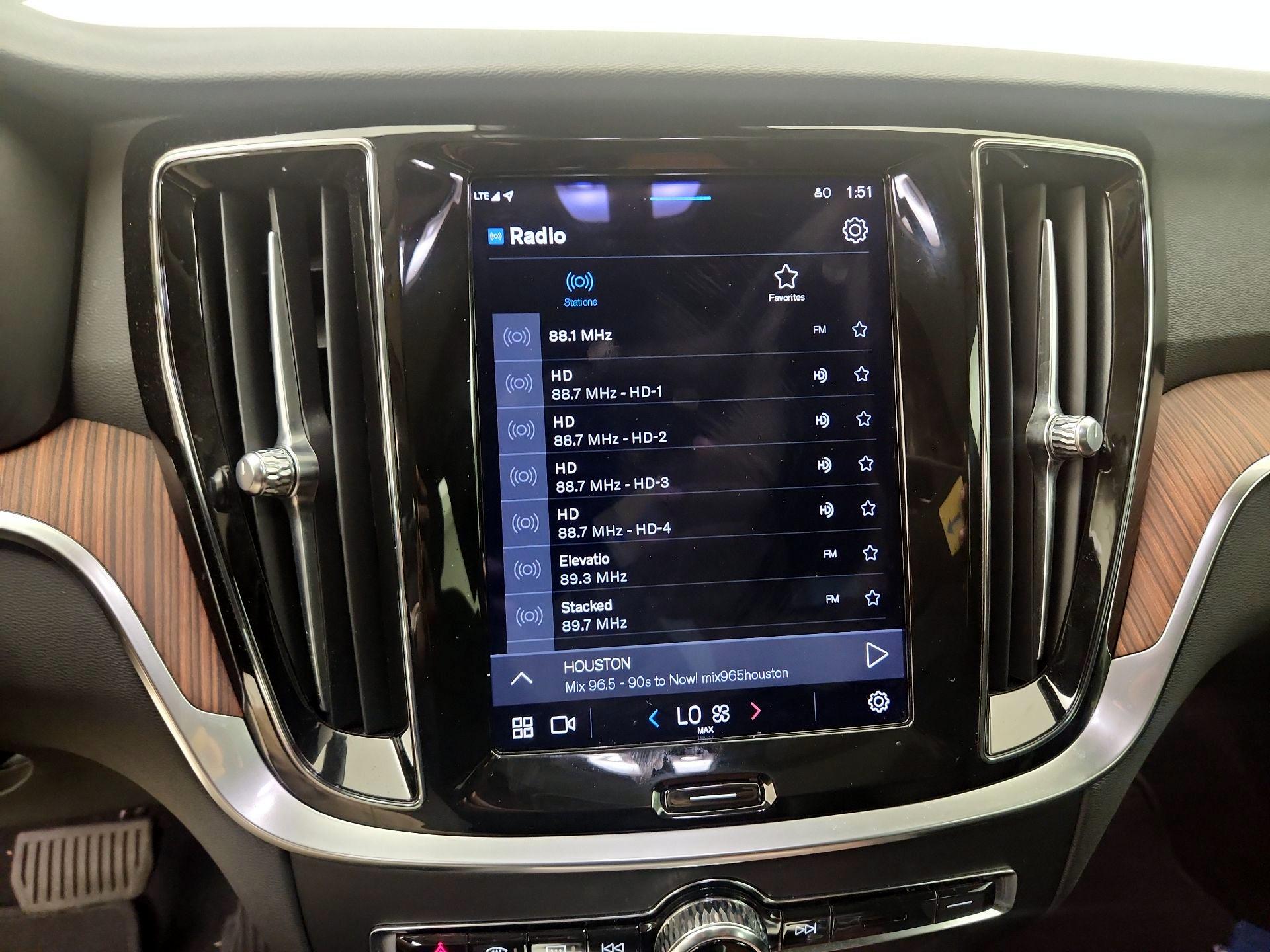 Thumbnail: 2023 Volvo S60 - 16