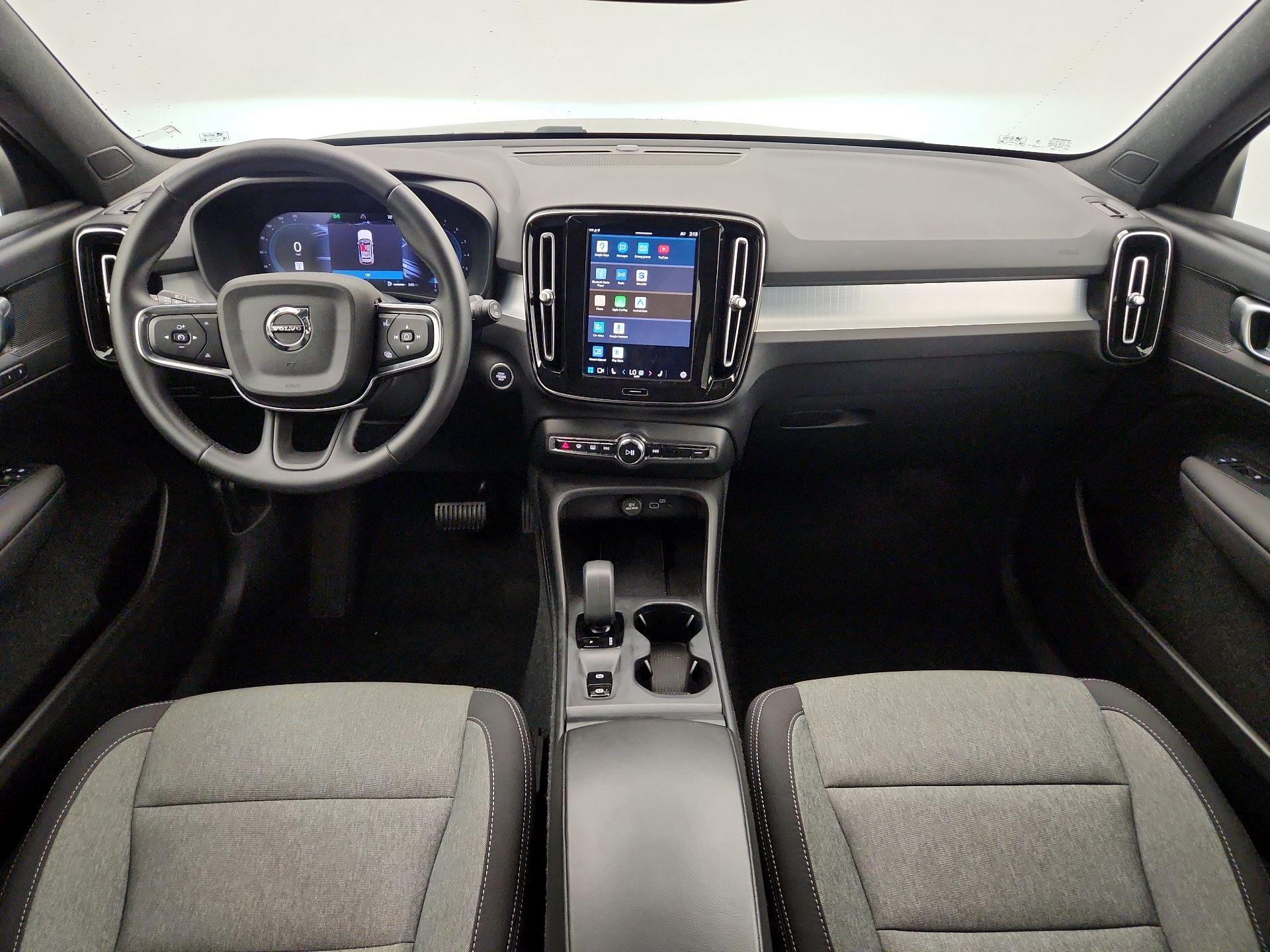 Thumbnail: 2025 Volvo XC40 - 9
