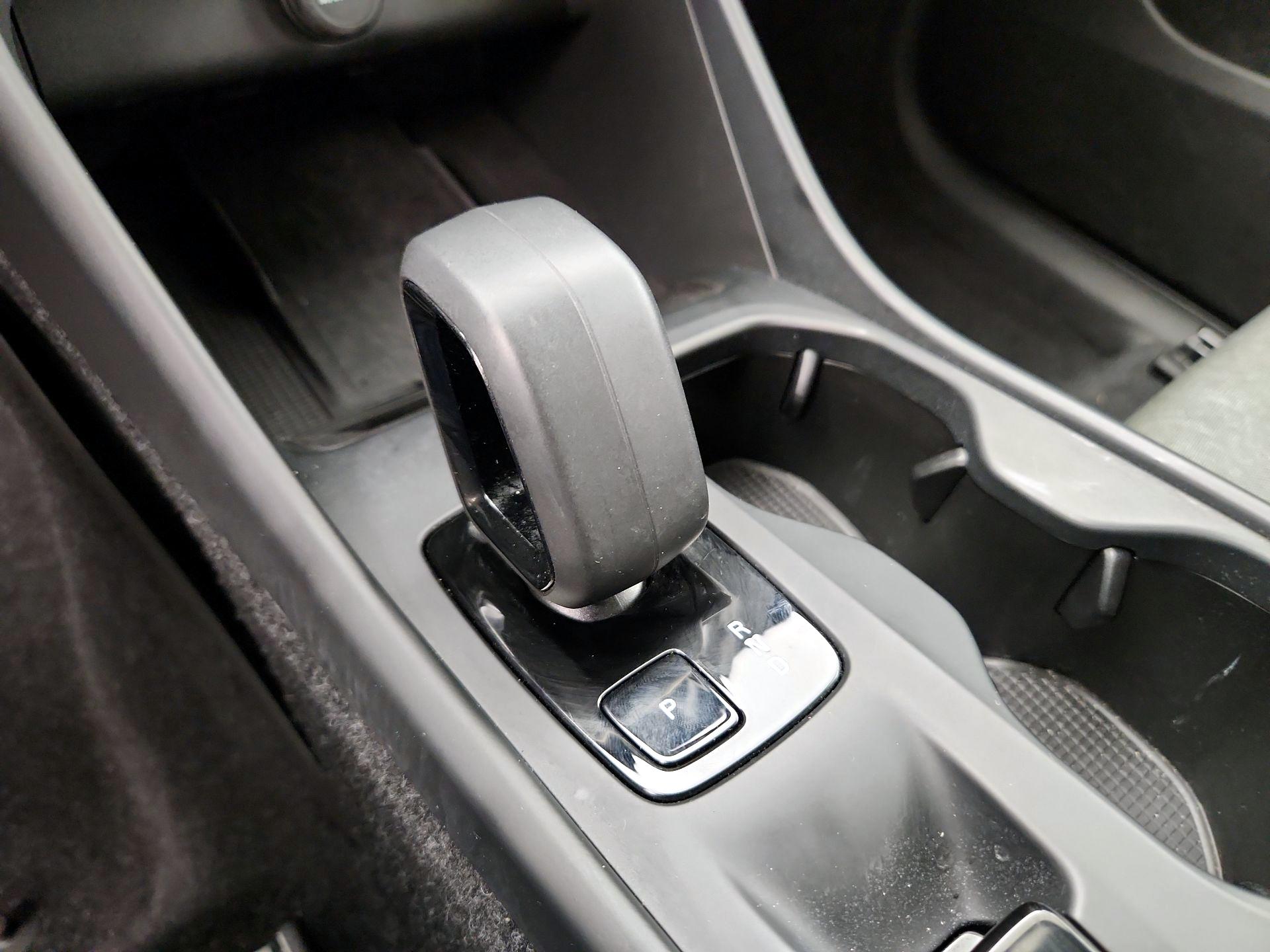 Thumbnail: 2025 Volvo XC40 - 16