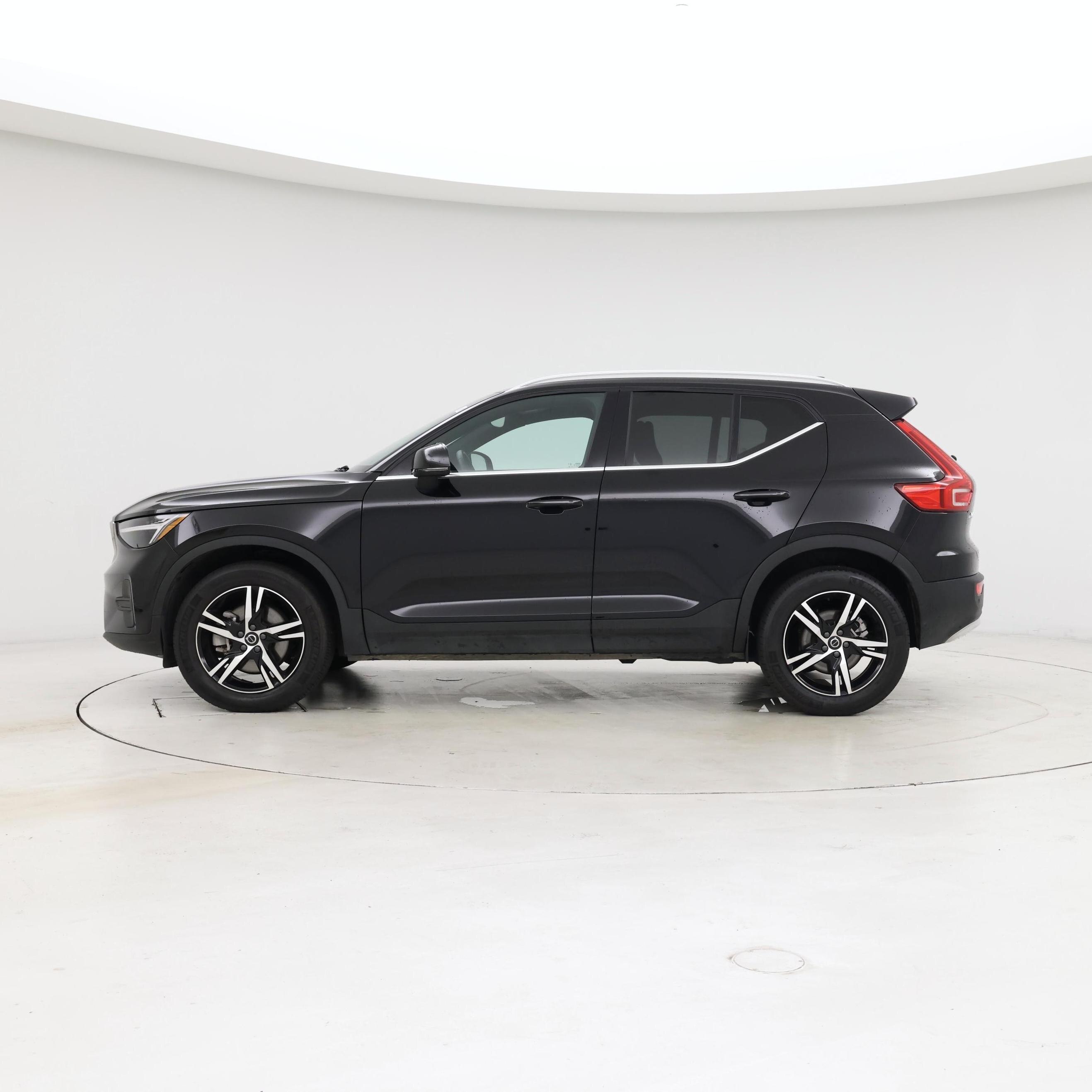 Thumbnail: 2025 Volvo XC40 - 3