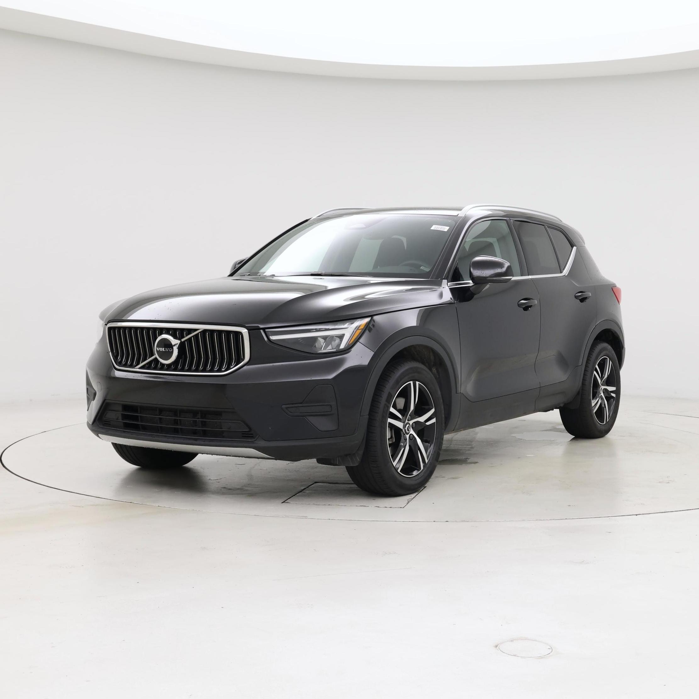 Thumbnail: 2025 Volvo XC40 - 4