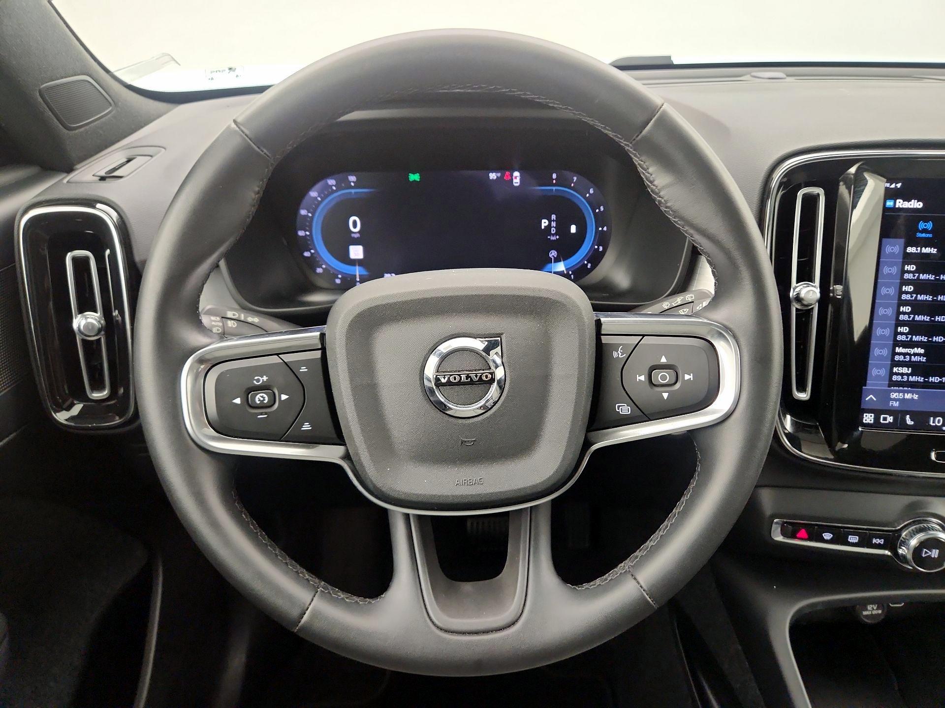 Thumbnail: 2025 Volvo XC40 - 10