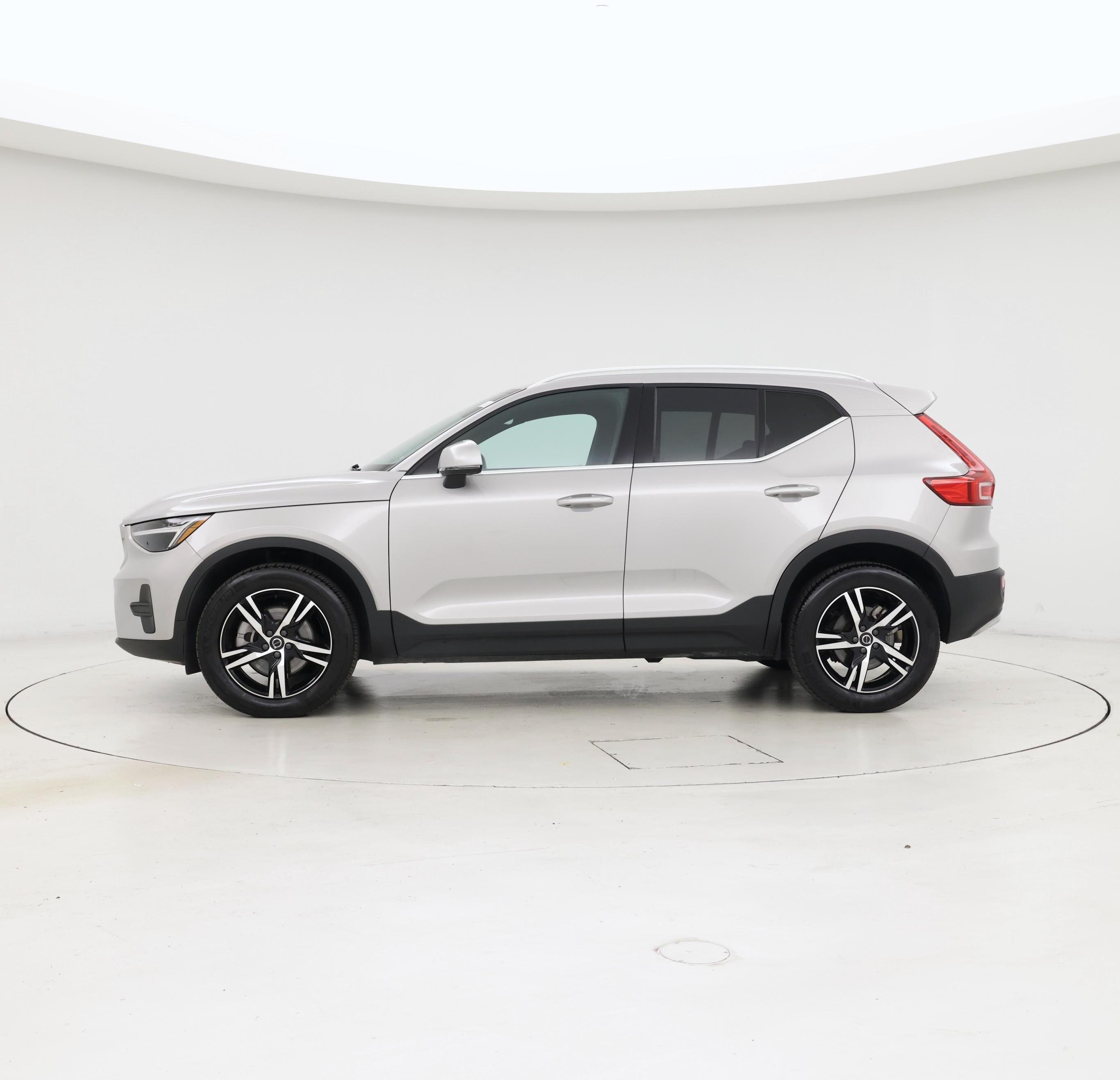 Thumbnail: 2025 Volvo XC40 - 3