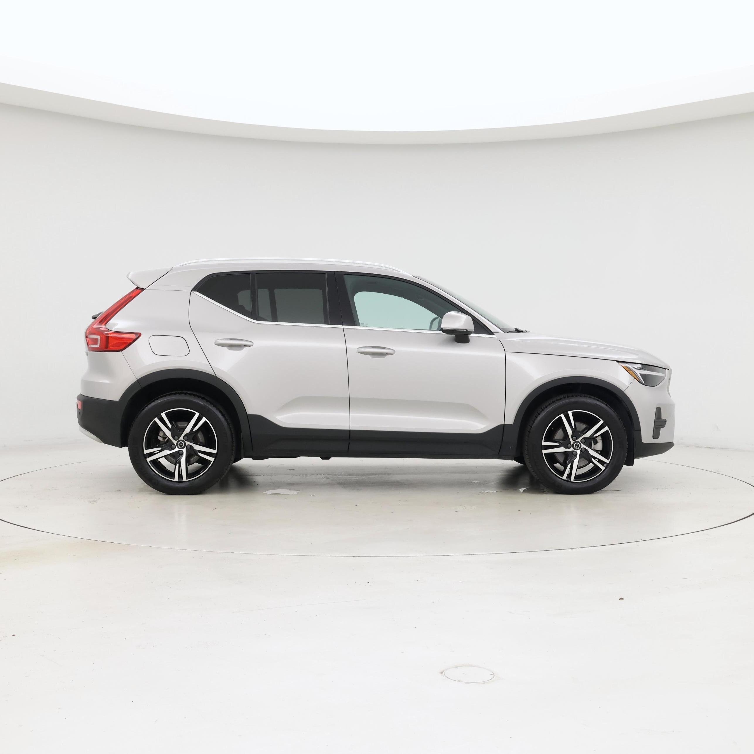 Thumbnail: 2025 Volvo XC40 - 7