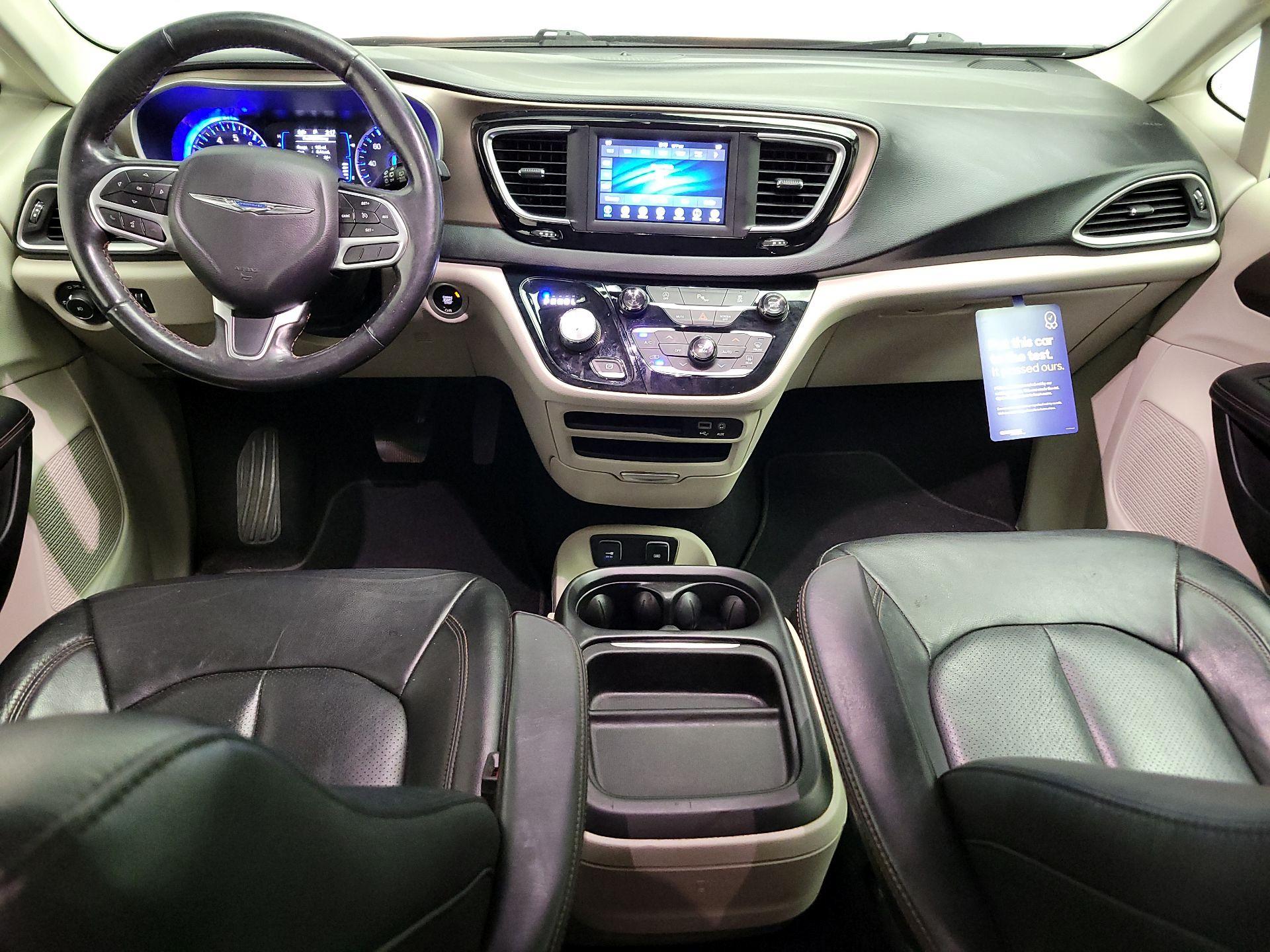 Thumbnail: 2019 Chrysler Pacifica - 9