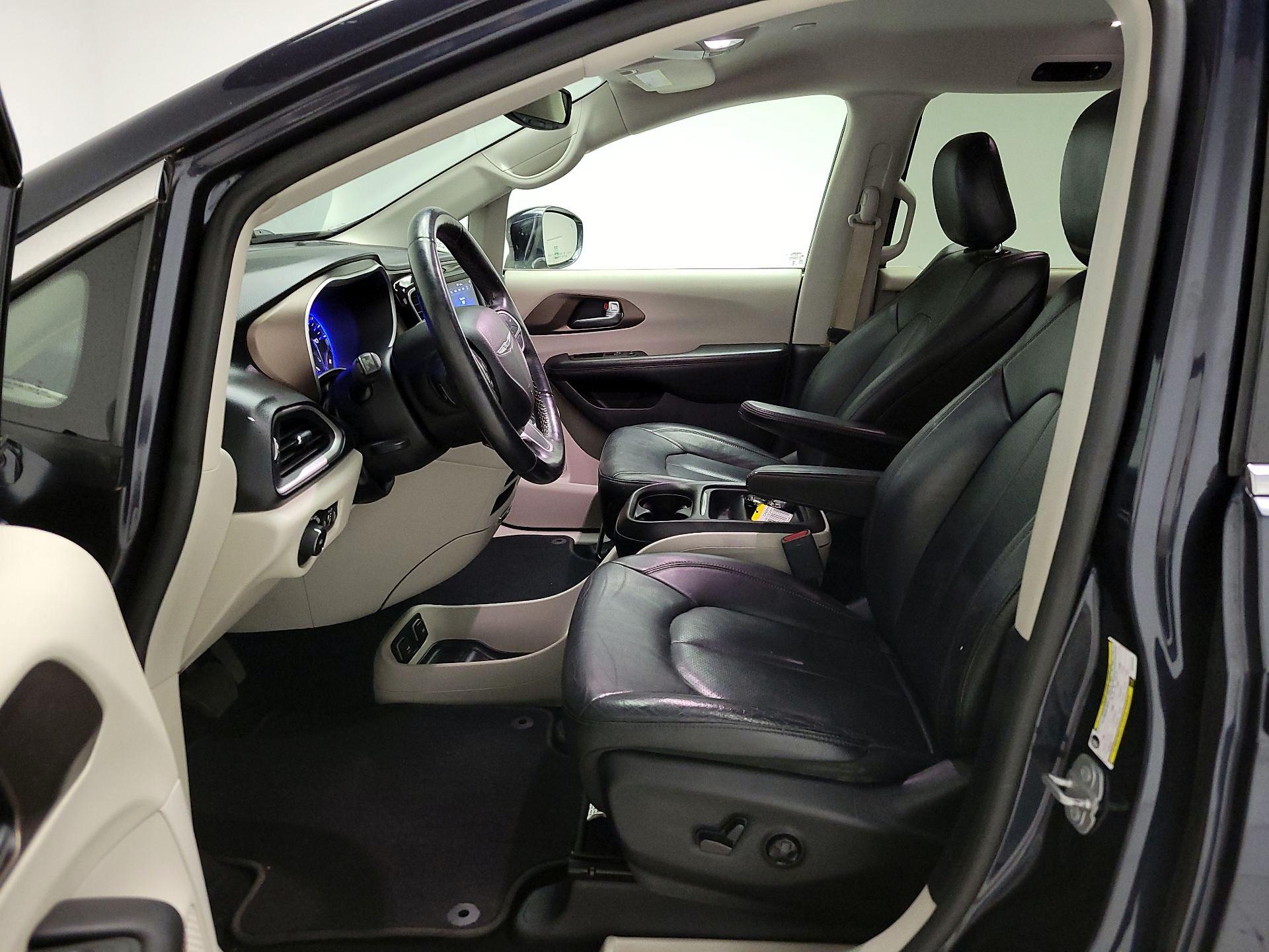 Thumbnail: 2019 Chrysler Pacifica - 11