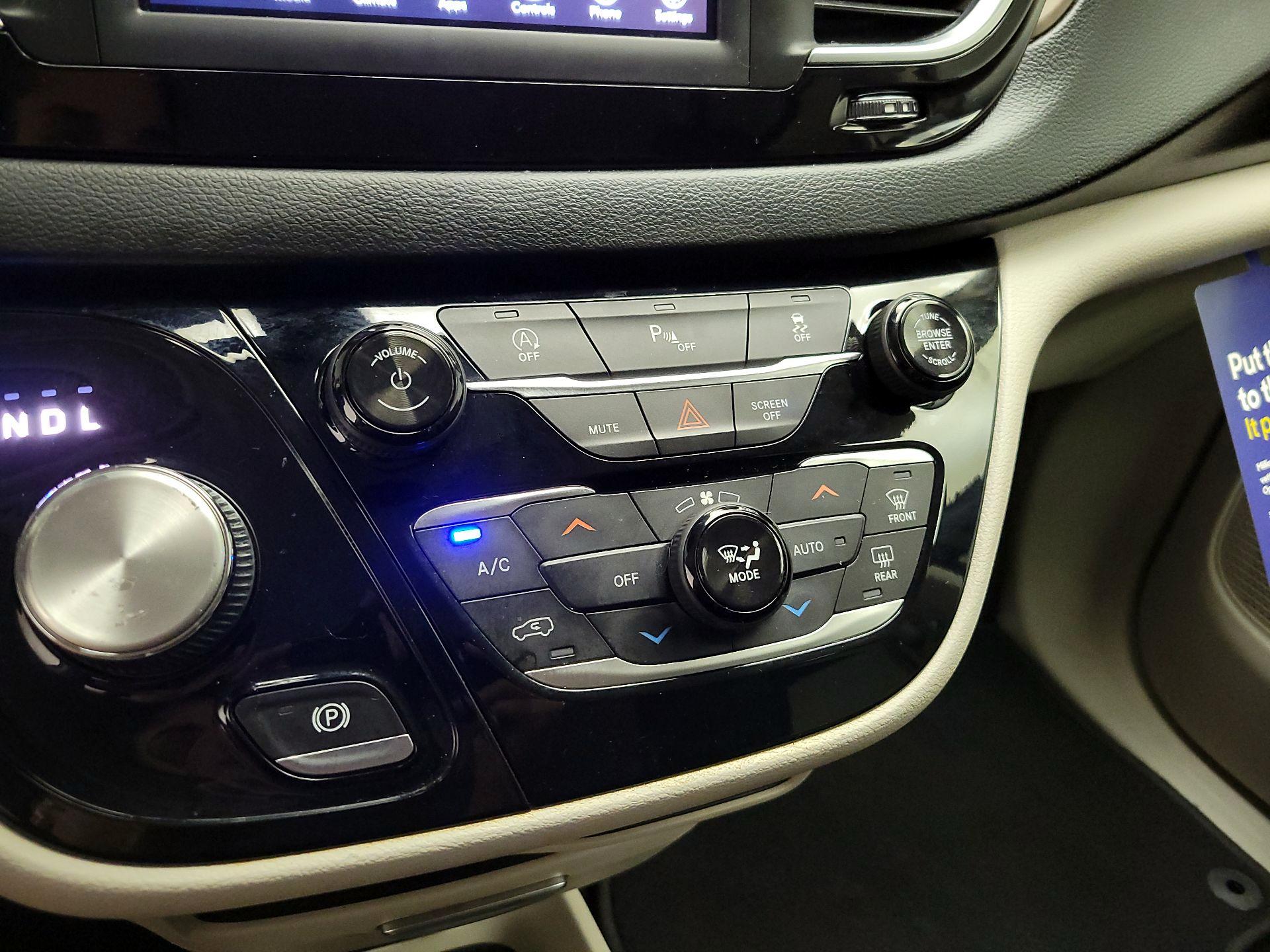 Thumbnail: 2019 Chrysler Pacifica - 16