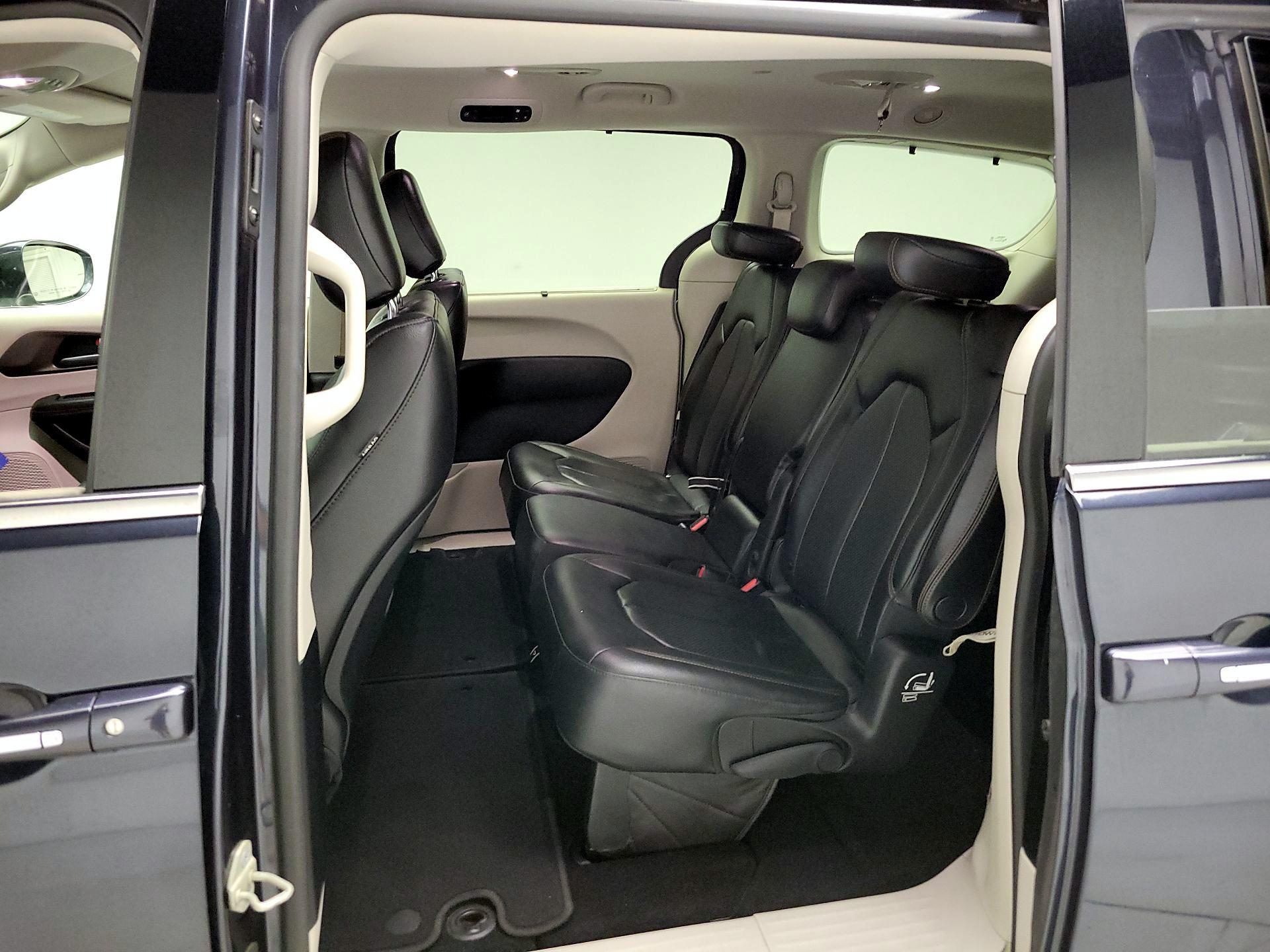 Thumbnail: 2019 Chrysler Pacifica - 19