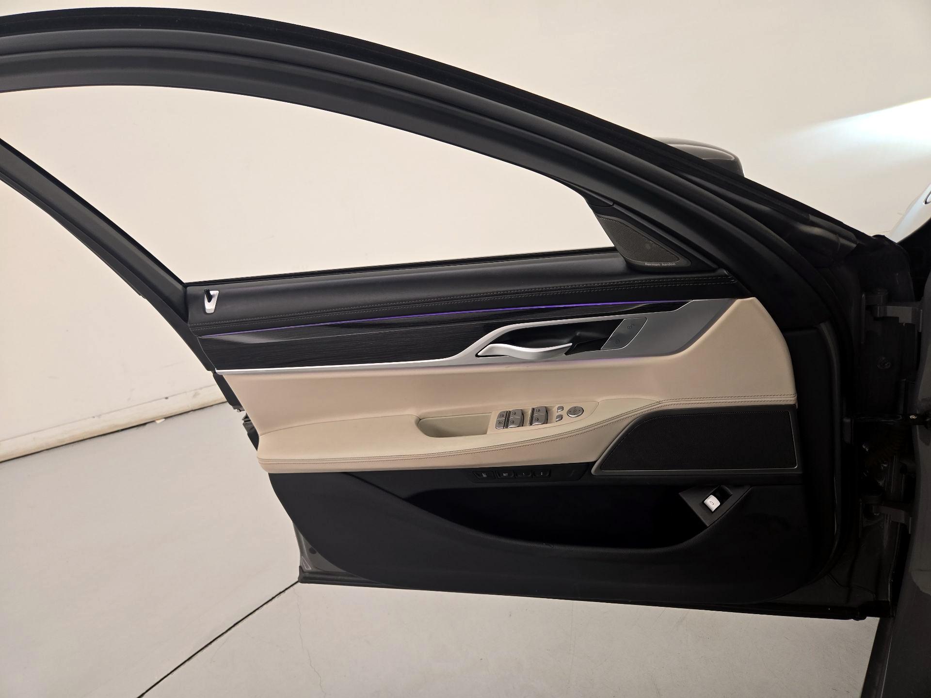 Thumbnail: 2020 BMW 7 Series - 12