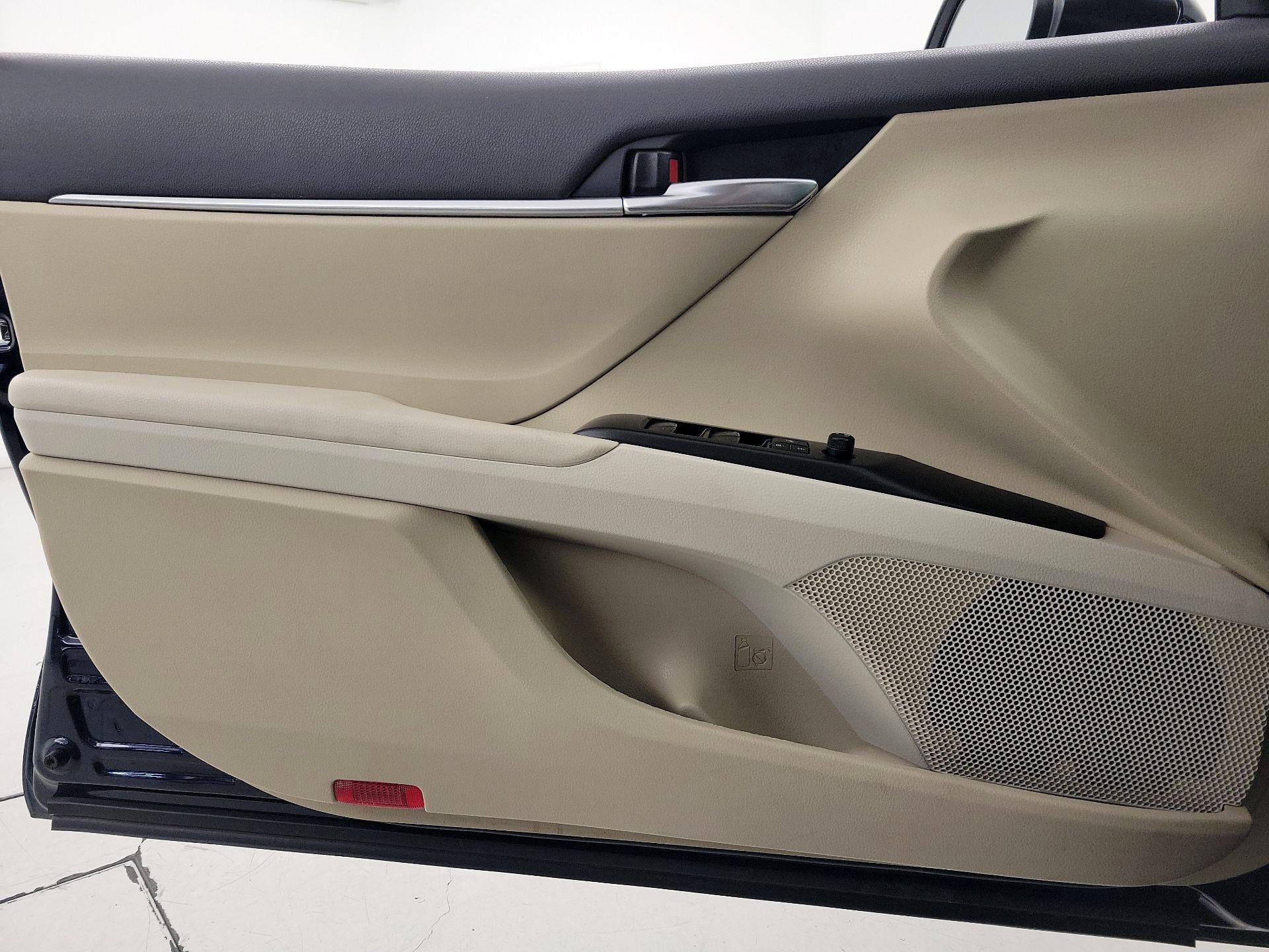 Thumbnail: 2022 Toyota Camry - 12