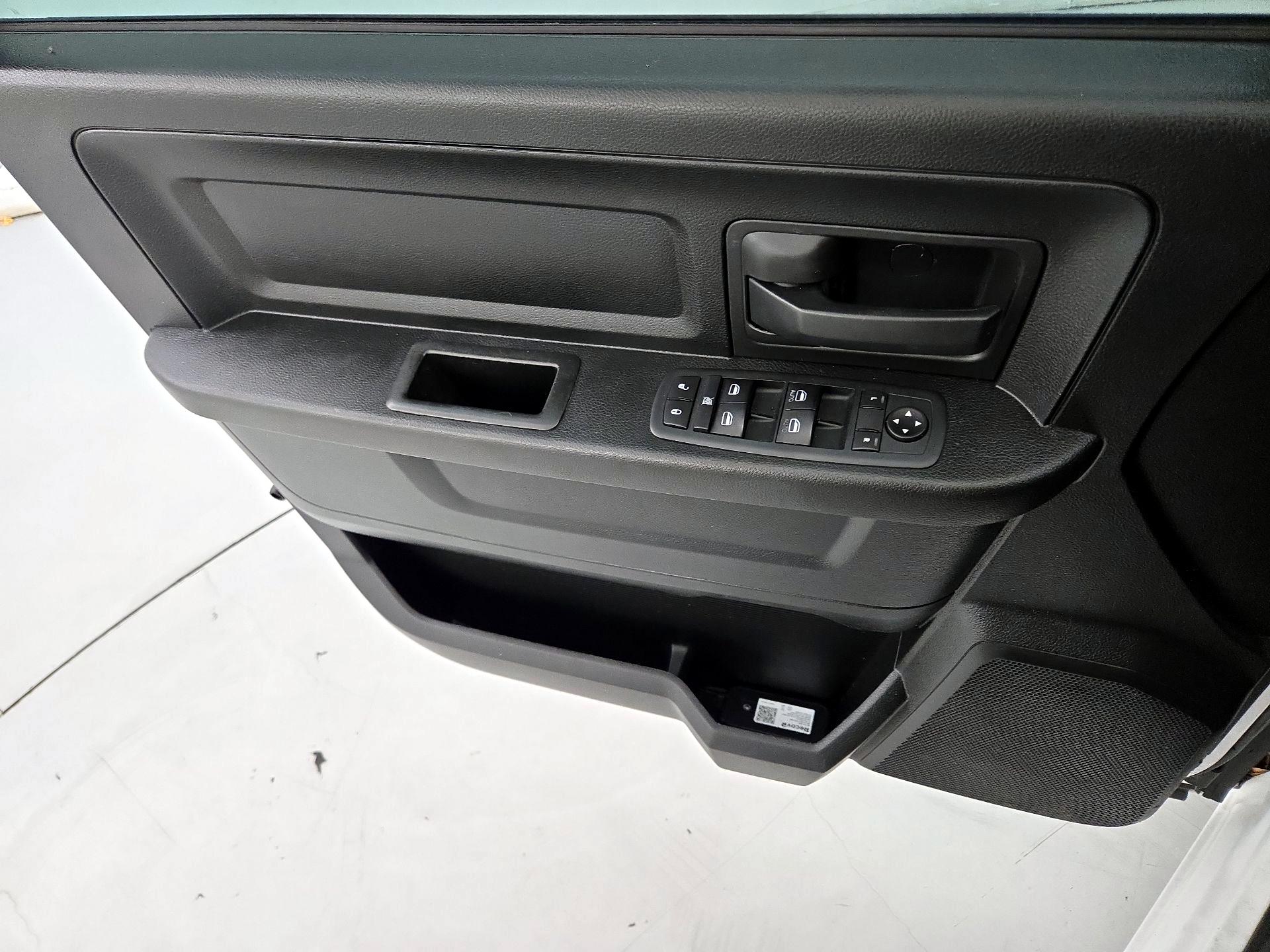 Thumbnail: 2020 RAM 1500 Classic - 12