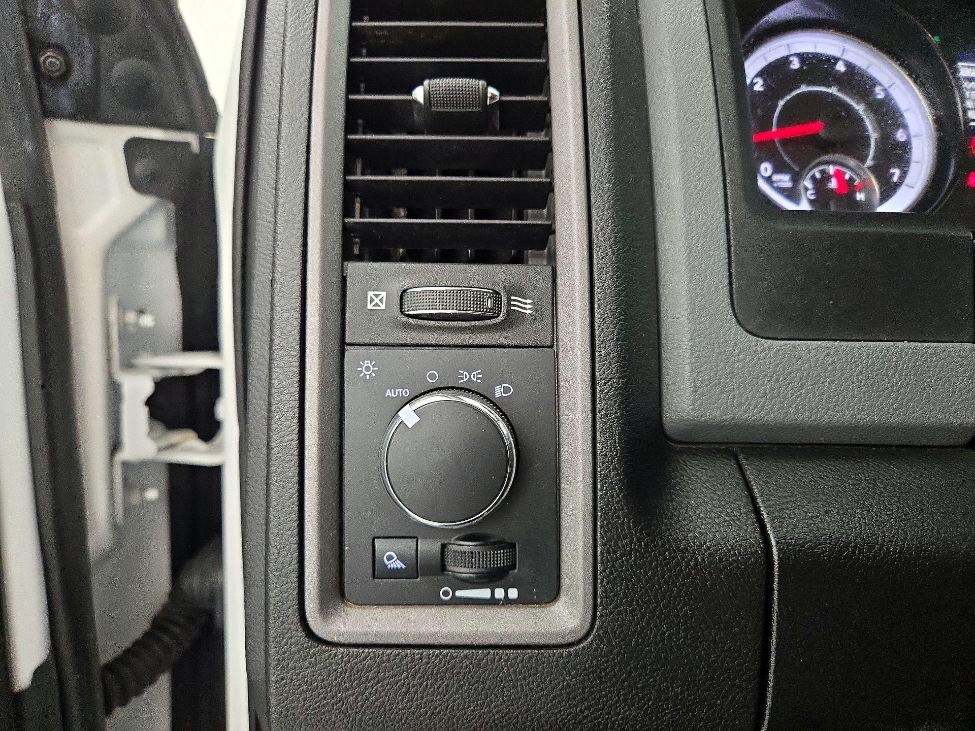 Thumbnail: 2020 RAM 1500 Classic - 13