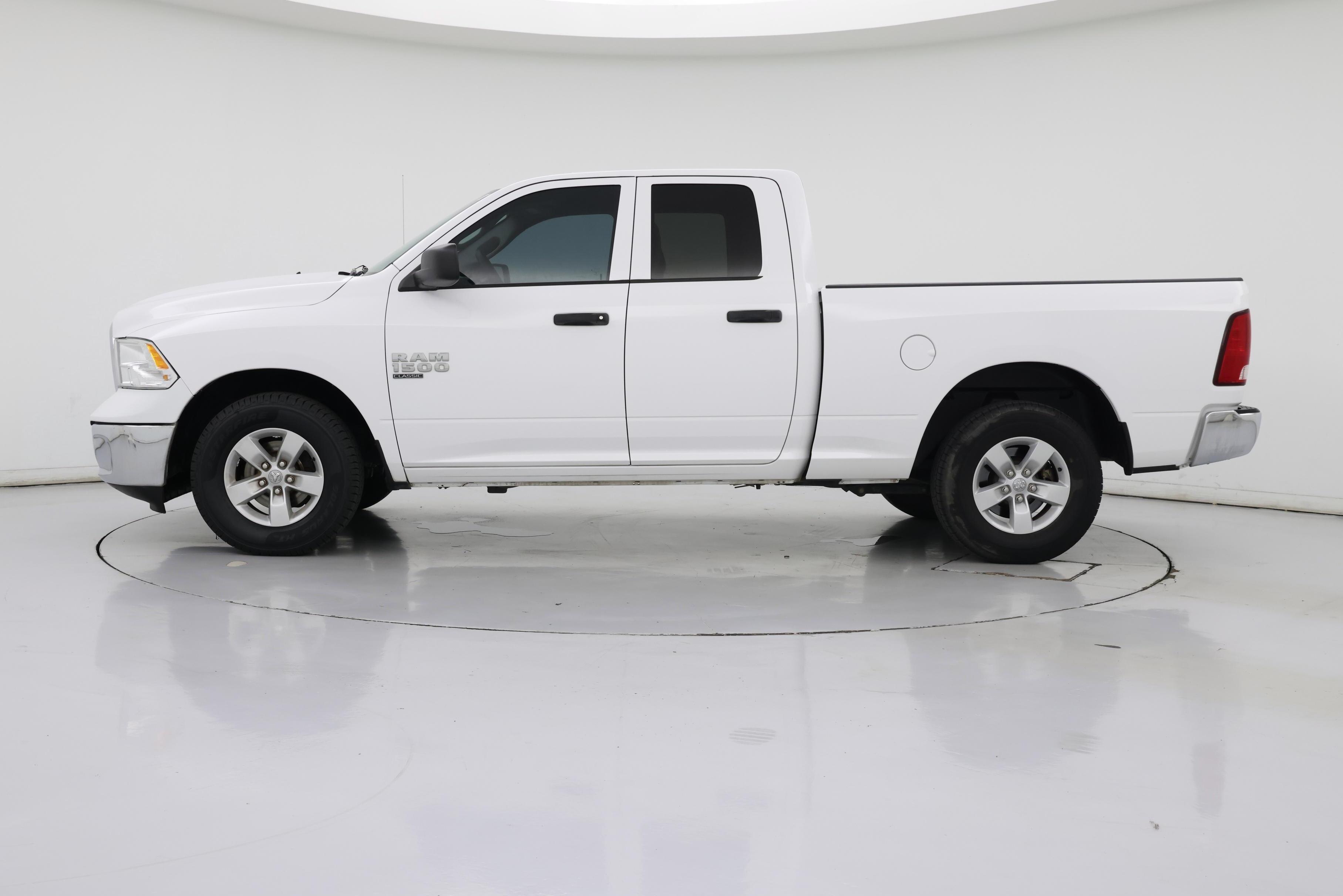 Thumbnail: 2020 RAM 1500 Classic - 3