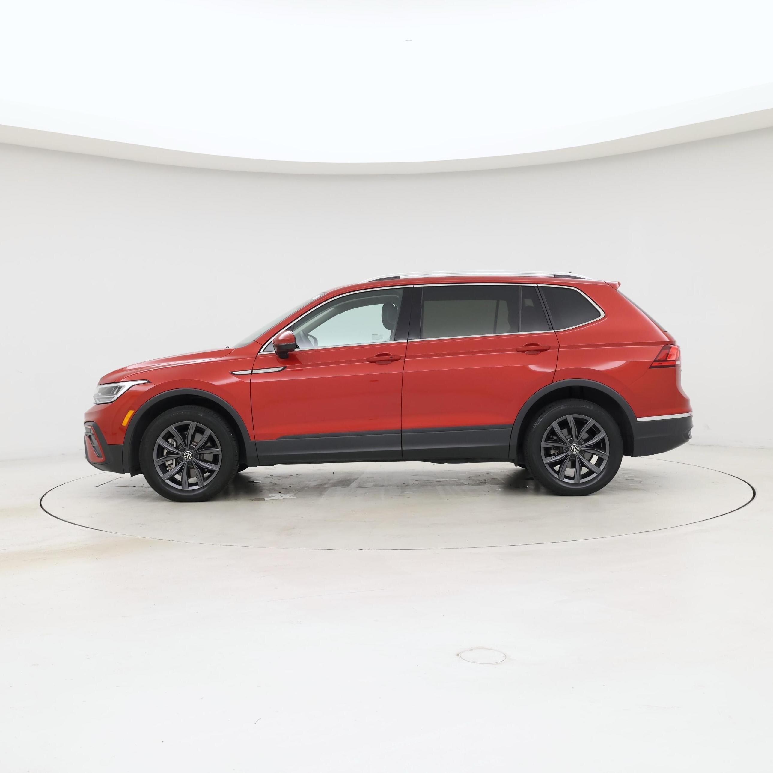 Thumbnail: 2023 Volkswagen Tiguan - 3