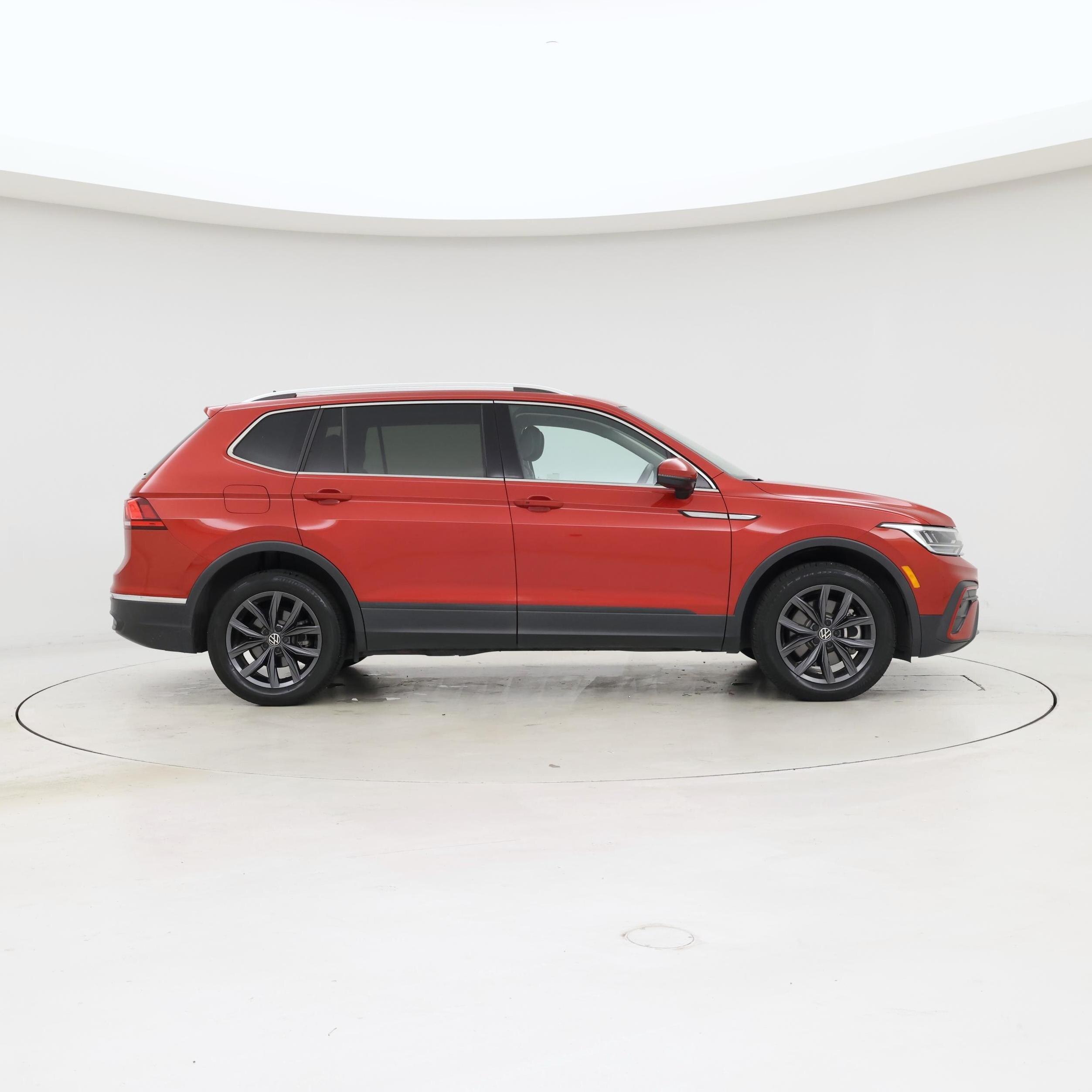 Thumbnail: 2023 Volkswagen Tiguan - 7