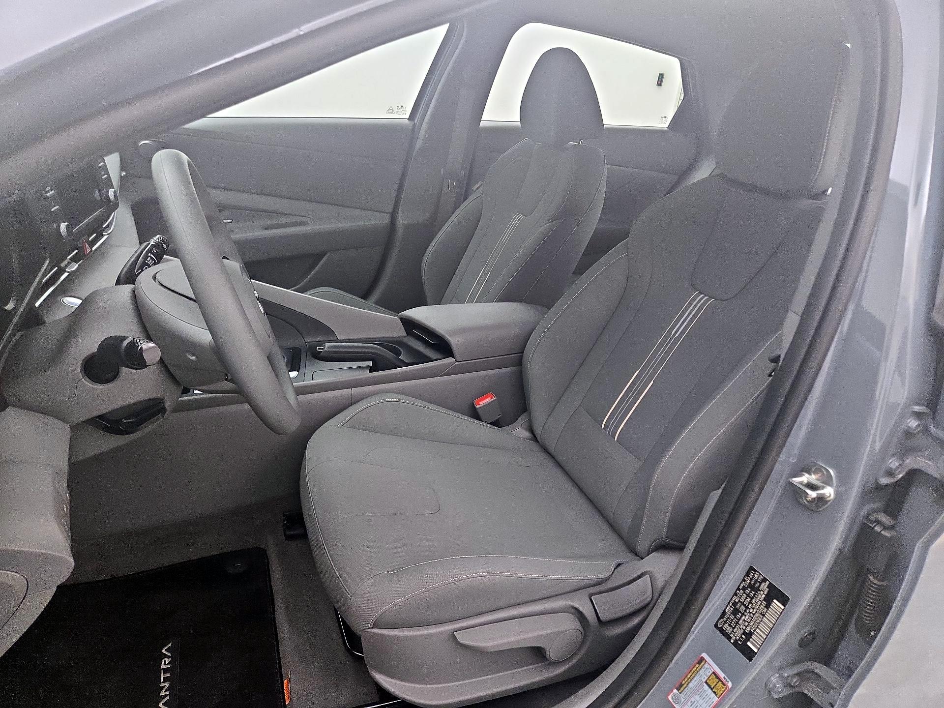 Thumbnail: 2022 Hyundai Elantra - 11