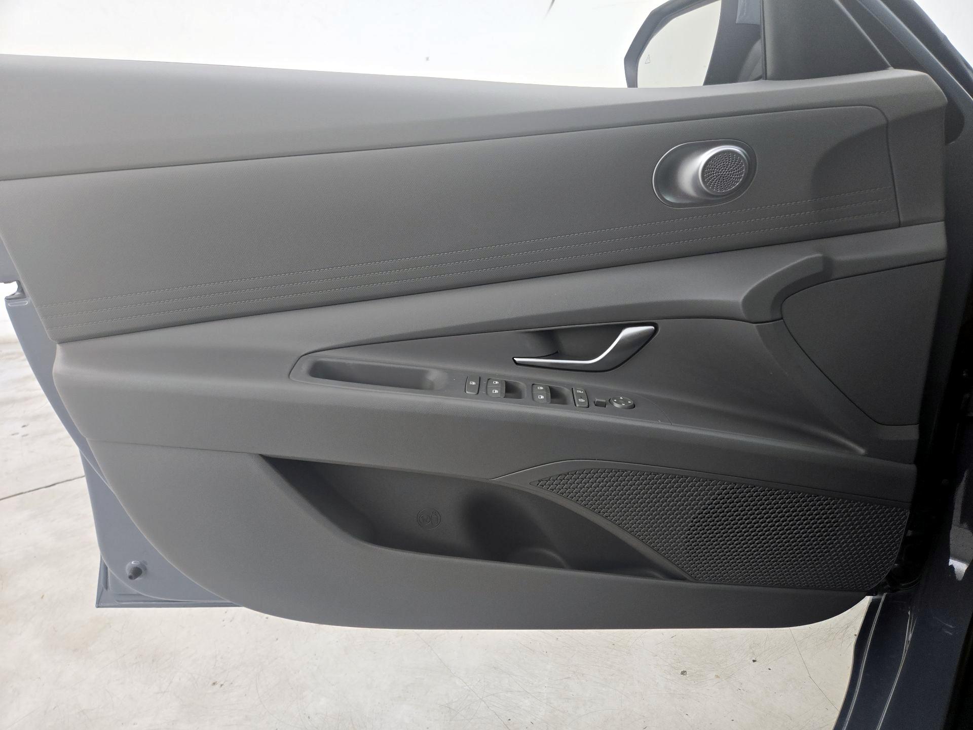 Thumbnail: 2022 Hyundai Elantra - 12