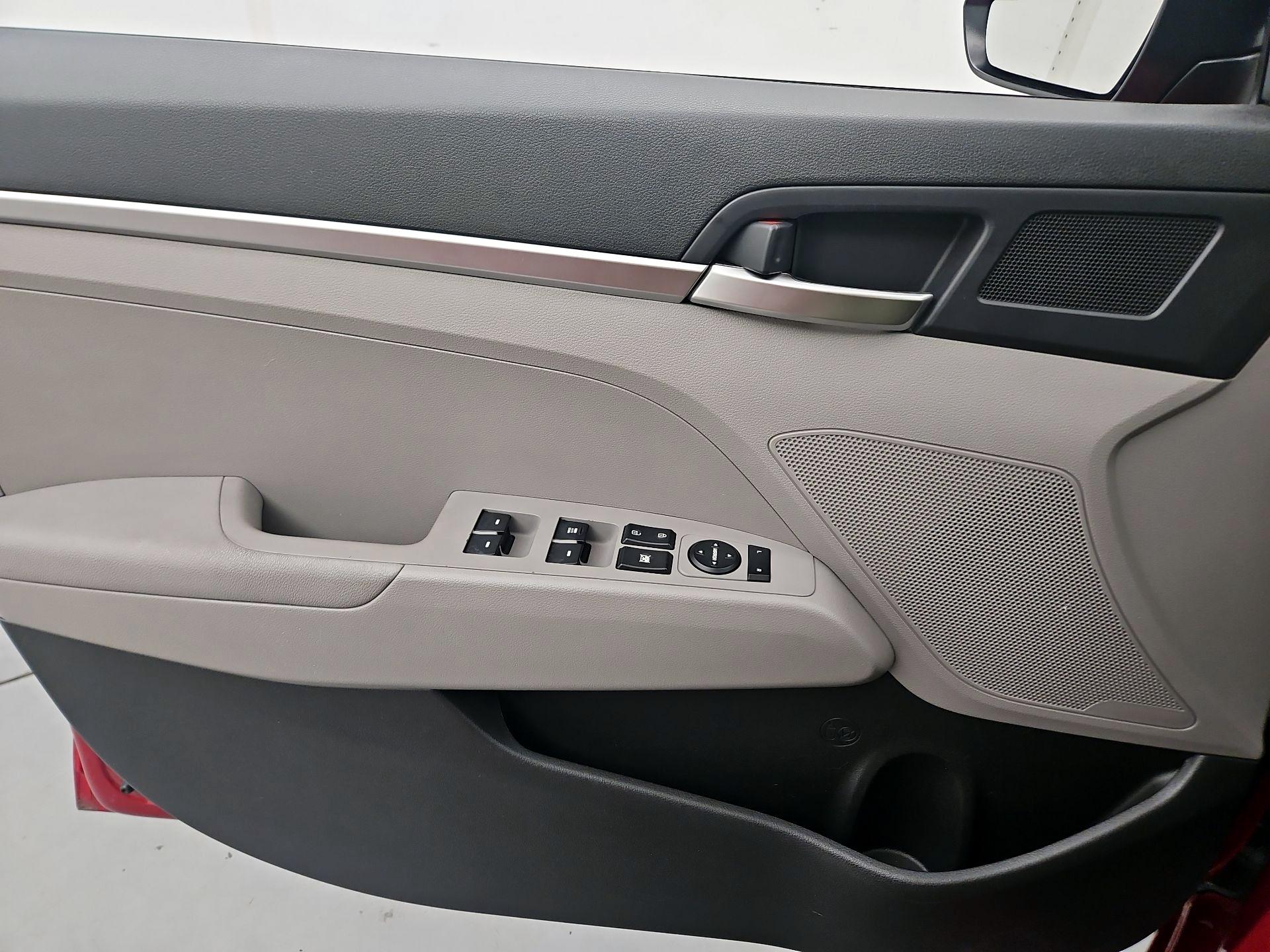 Thumbnail: 2020 Hyundai Elantra - 12