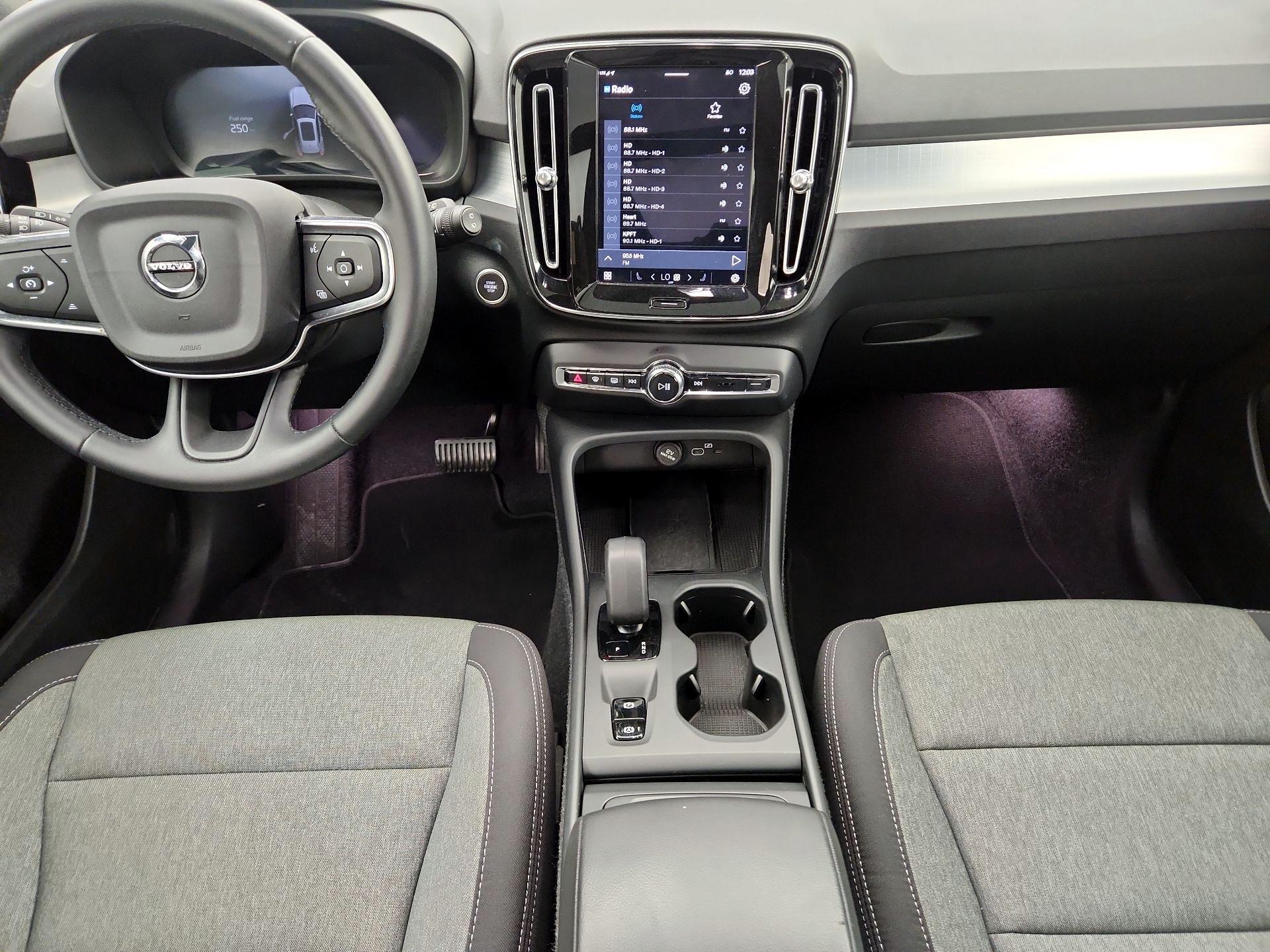 Thumbnail: 2025 Volvo XC40 - 9