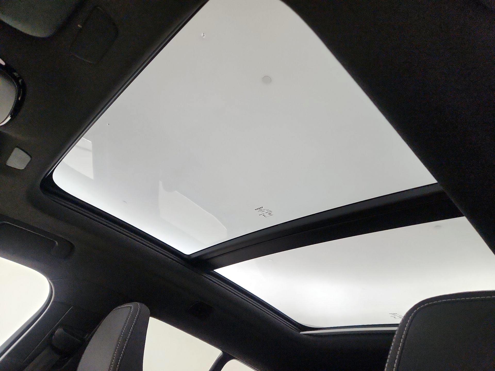 Thumbnail: 2025 Volvo XC40 - 19
