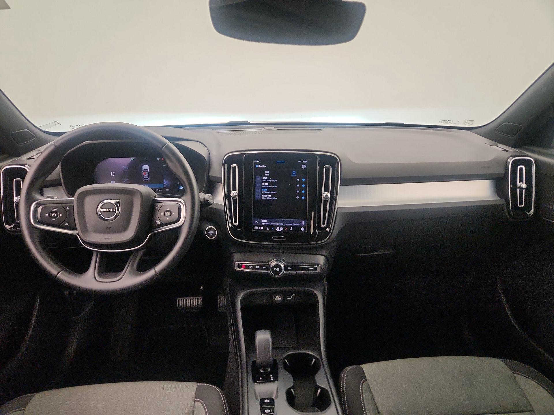 Thumbnail: 2025 Volvo XC40 - 9