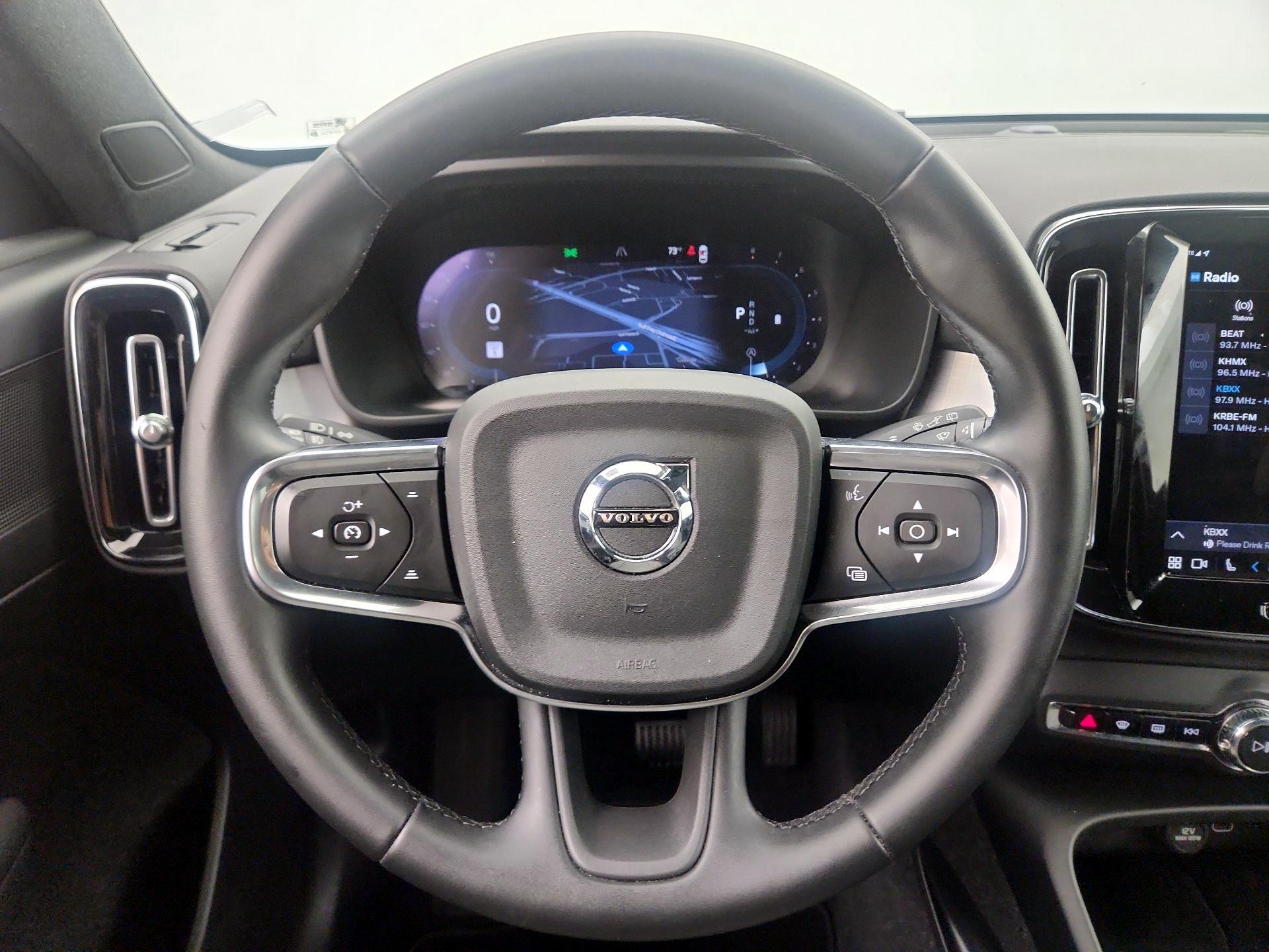 Thumbnail: 2025 Volvo XC40 - 10