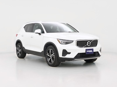White 2025 Volvo XC40 B5 Core Bright Theme
